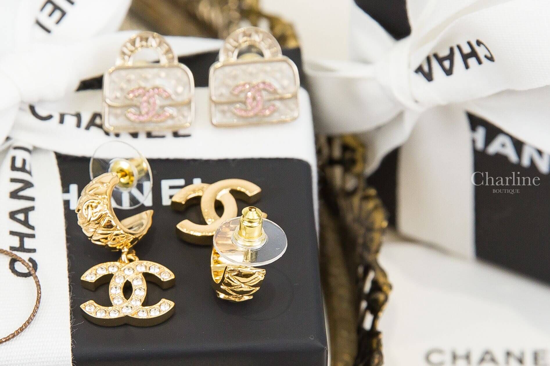 Chanel Earrings 金色菱格紋半圓形水鑽CC垂墜耳環-Charline Boutique 精品代購