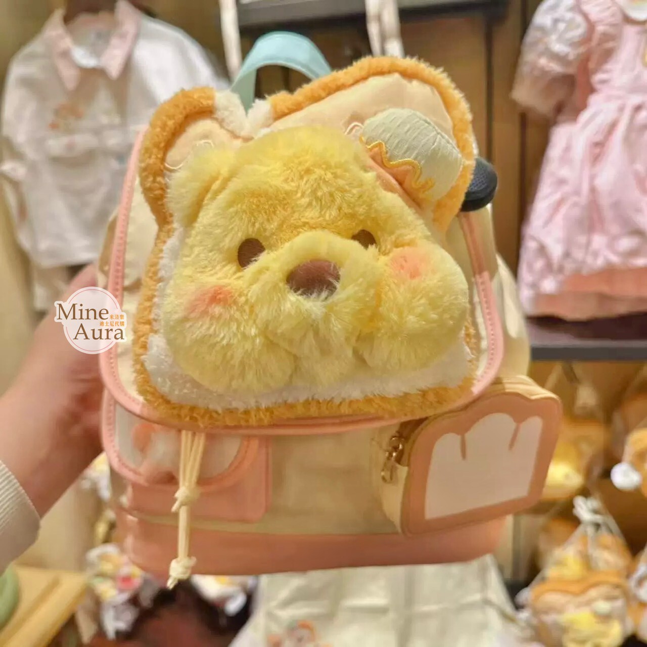 2026 小熊維尼和朋友們 春日野餐系列 小熊維尼 Winnie the Pooh 絨毛 造型 後背包 -上海迪士尼樂園