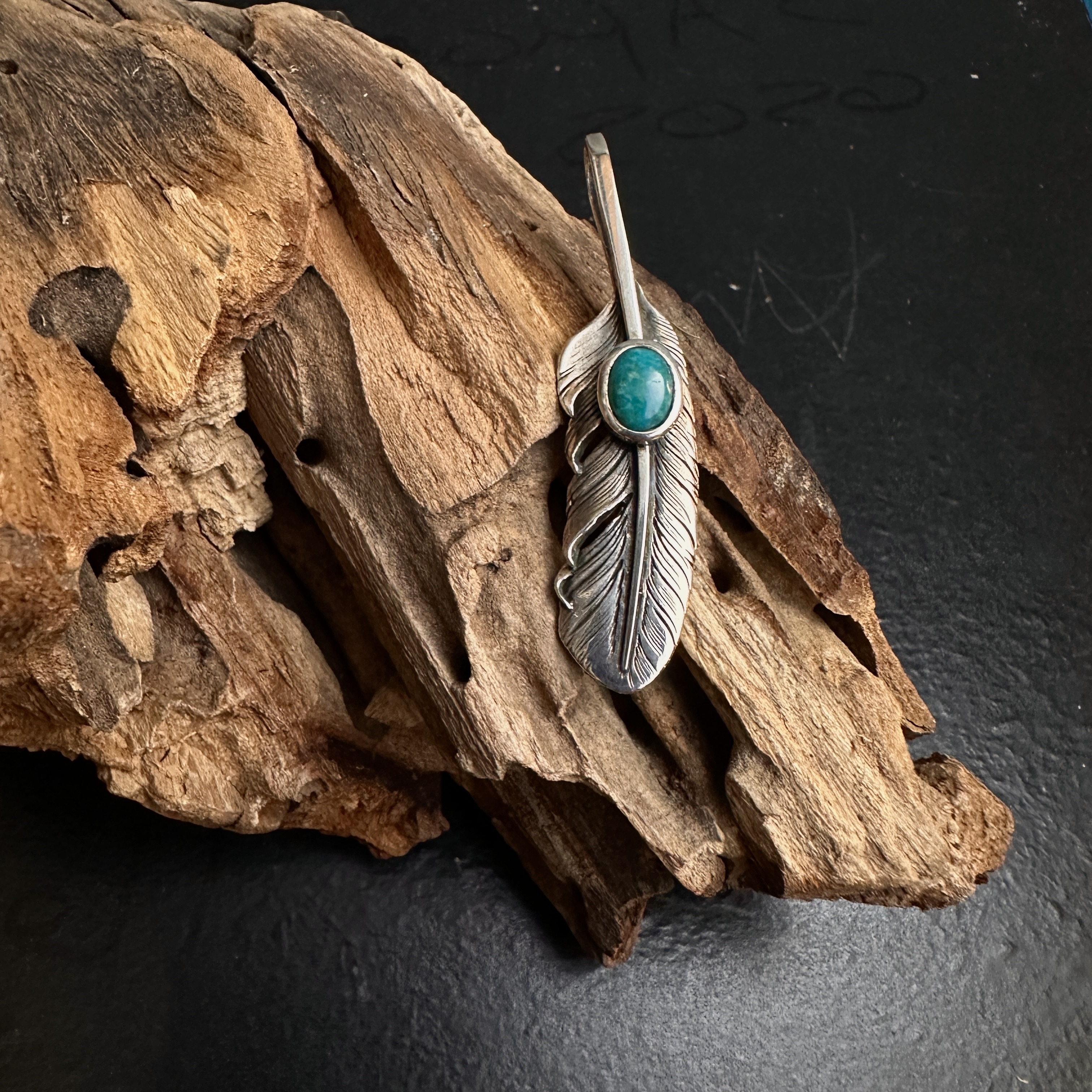 *Black Venom Jewelry- Freedom & Prayer S(5cm) 純銀羽毛鑲Fox松石