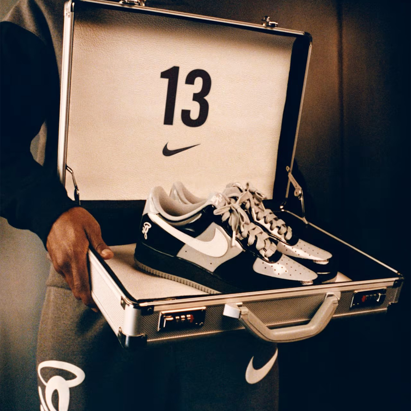 聯名款 Central Cee x SYNA WORLD x Nike Air Force 1 Low "Light Smoke Grey" 灰階 拼接 漆皮 鏡面 反光 IO9974-010