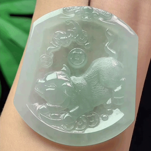 38342 翡翠冰種飄花豬牌