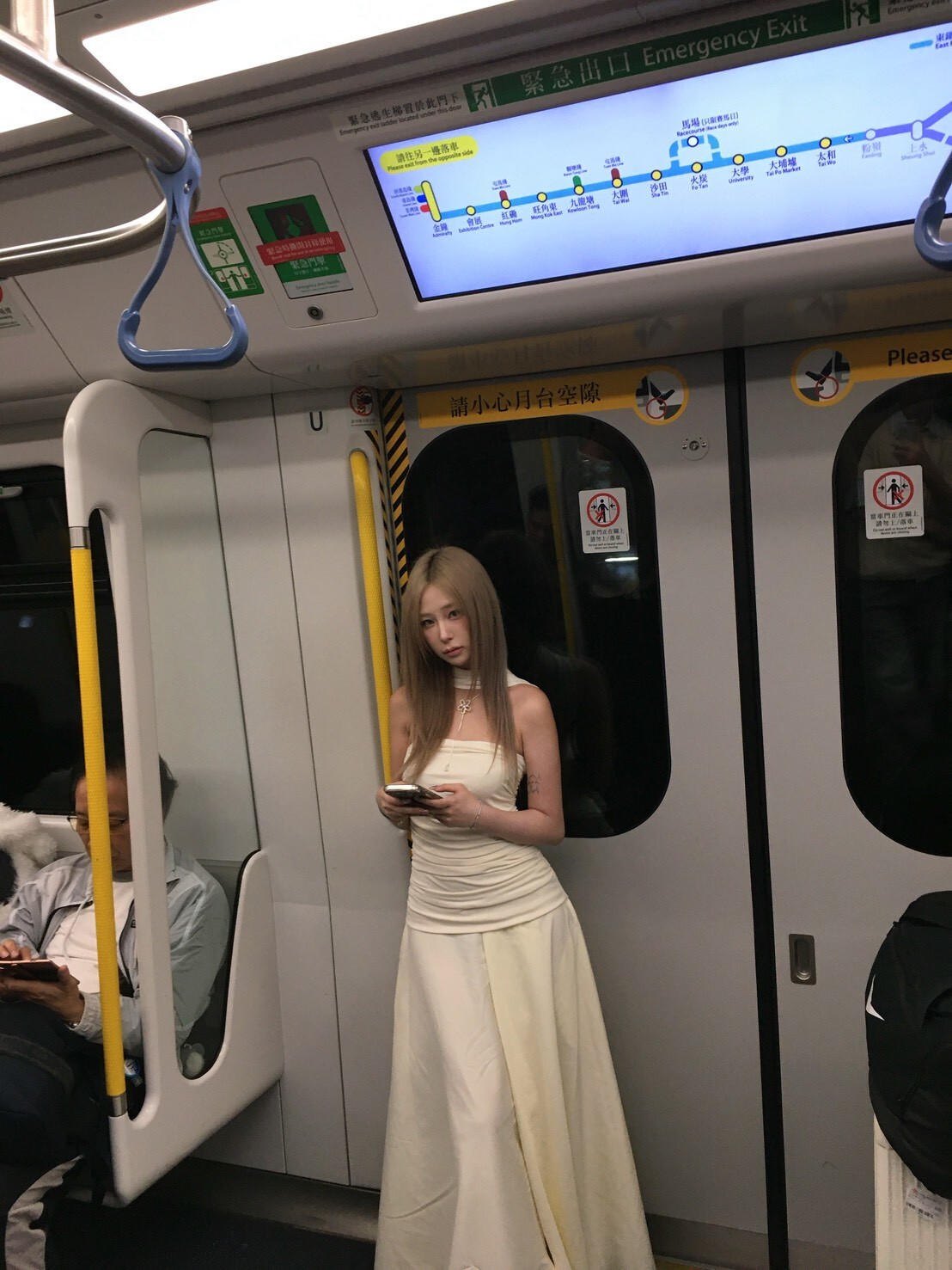 繞脖抹胸洋裝/奶杏色