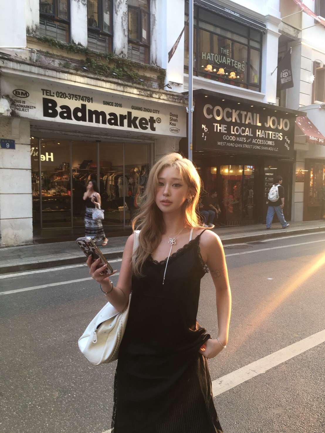 蕾絲緞面細肩帶洋裝上衣/黑色、白色