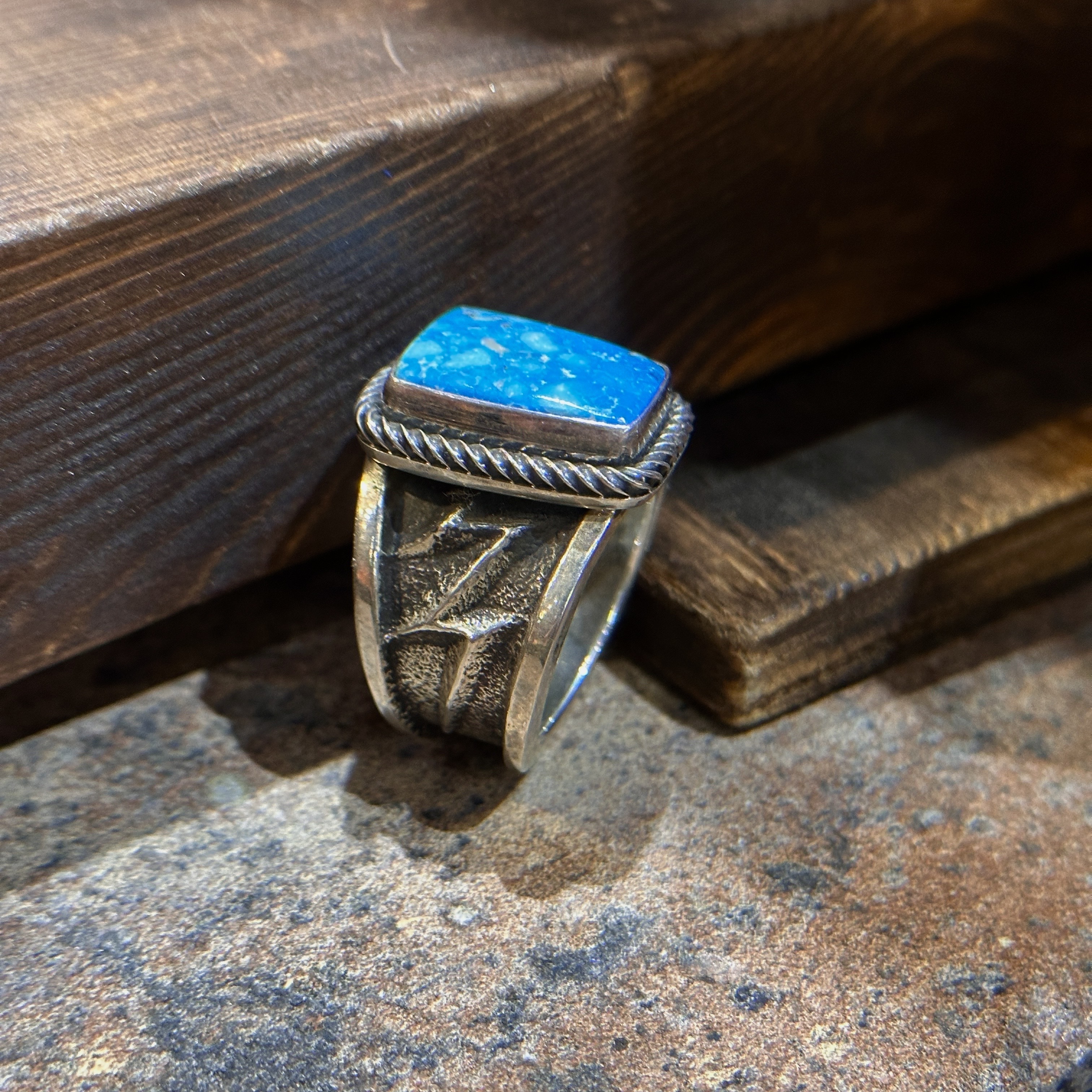 K.Yazzie -純銀閃電戒指鑲 Kingman 松石