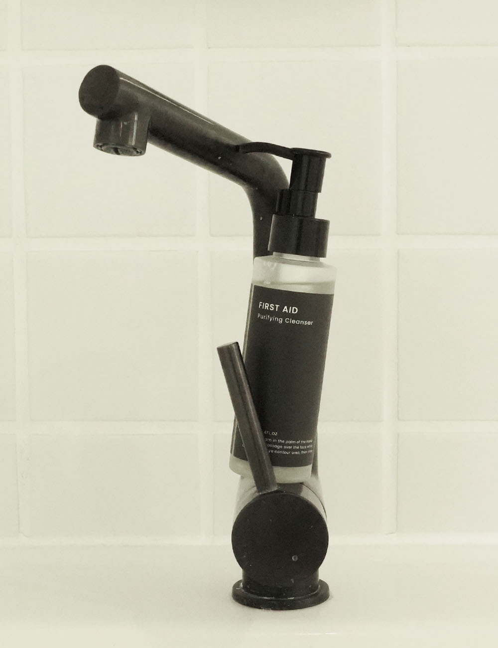 伏甯舒敏淨酵潔顏露瓶身情境圖