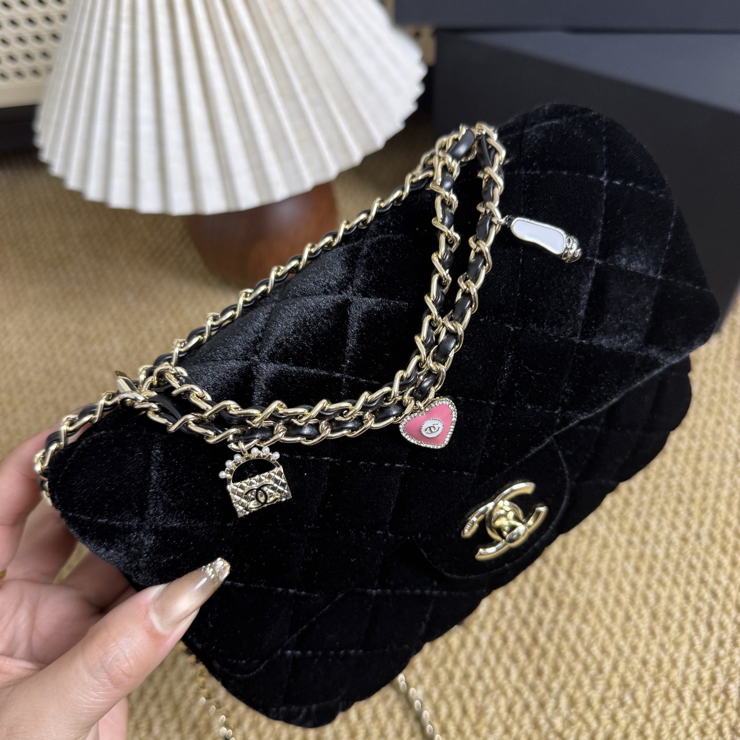 CHANEL 海外 VIP 限定禮贈 琺瑯心心小手袋