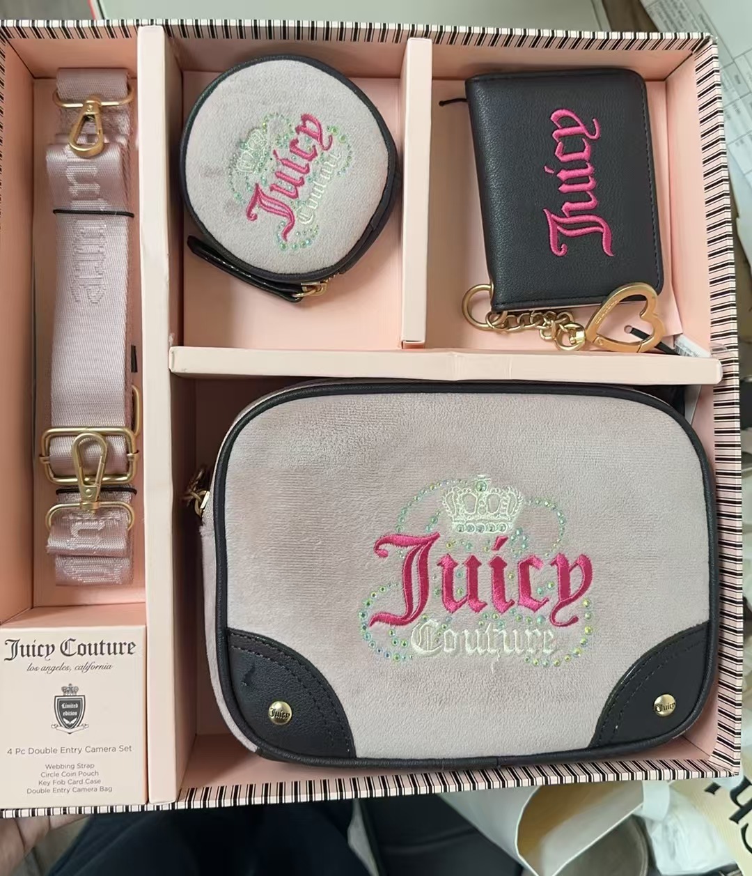 【直播】LX031928 Juicy Couture 4 件式相機包套裝