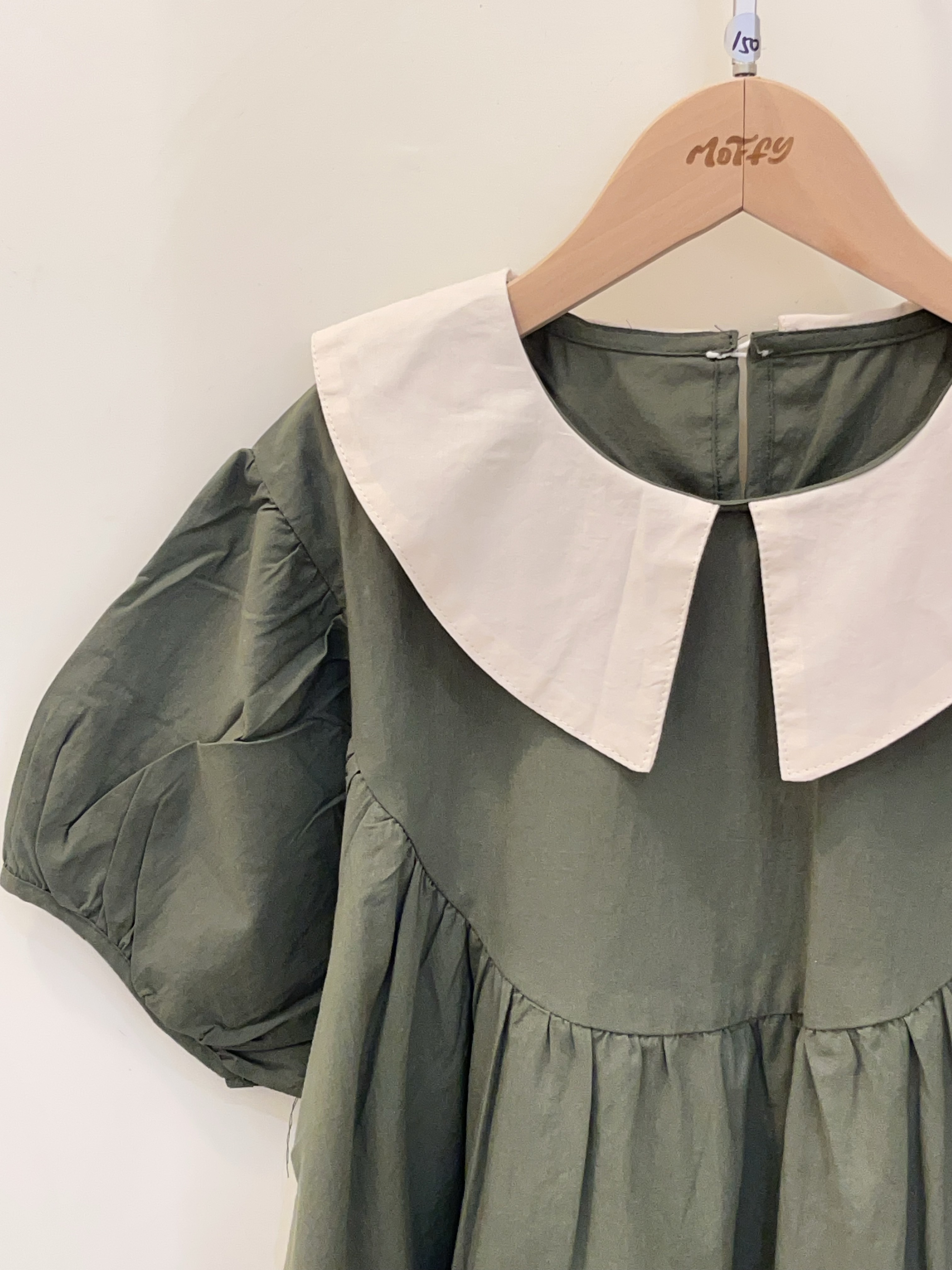 小橄欖娃娃領洋裝