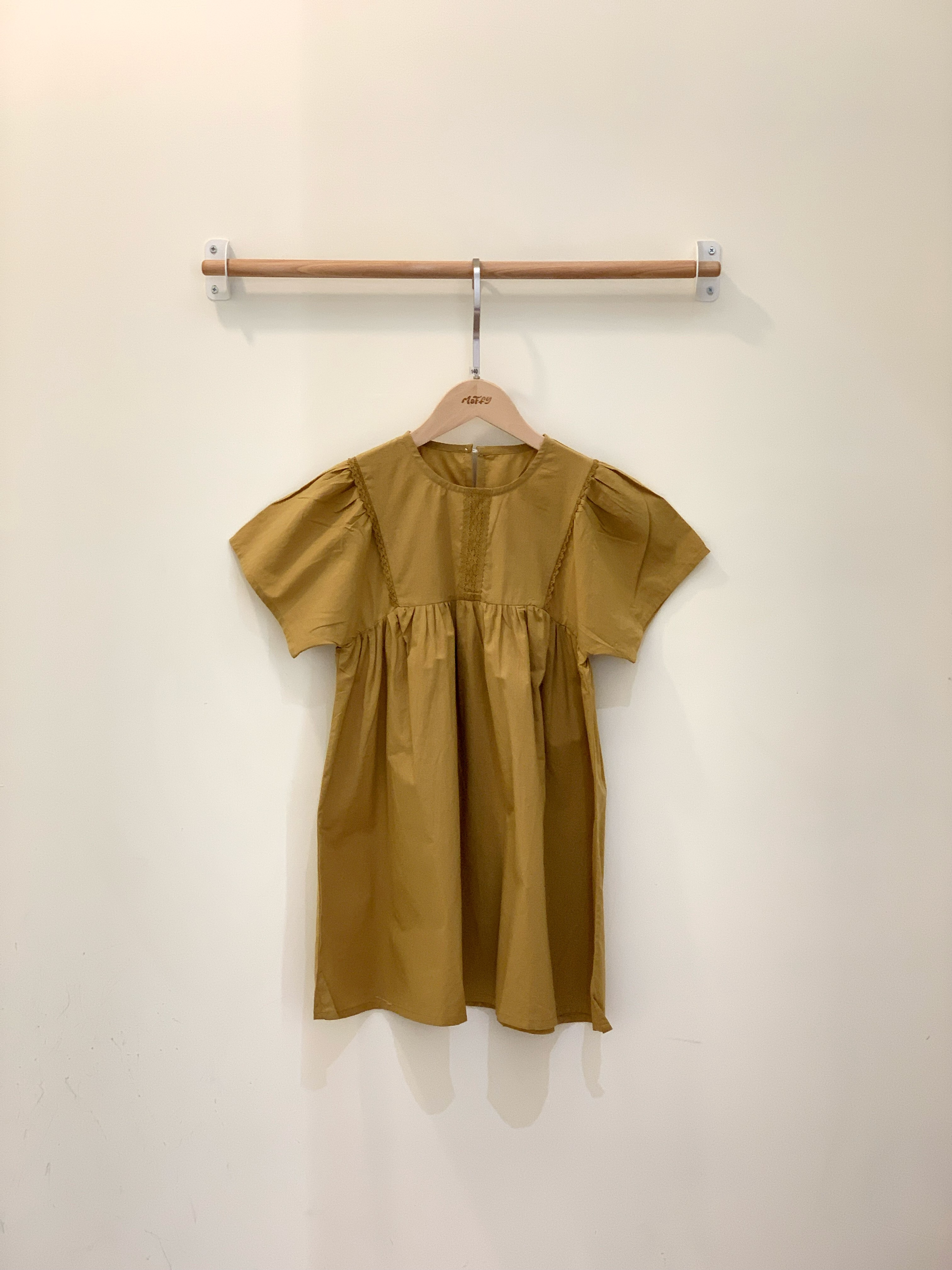 小芥末刺繡洋裝