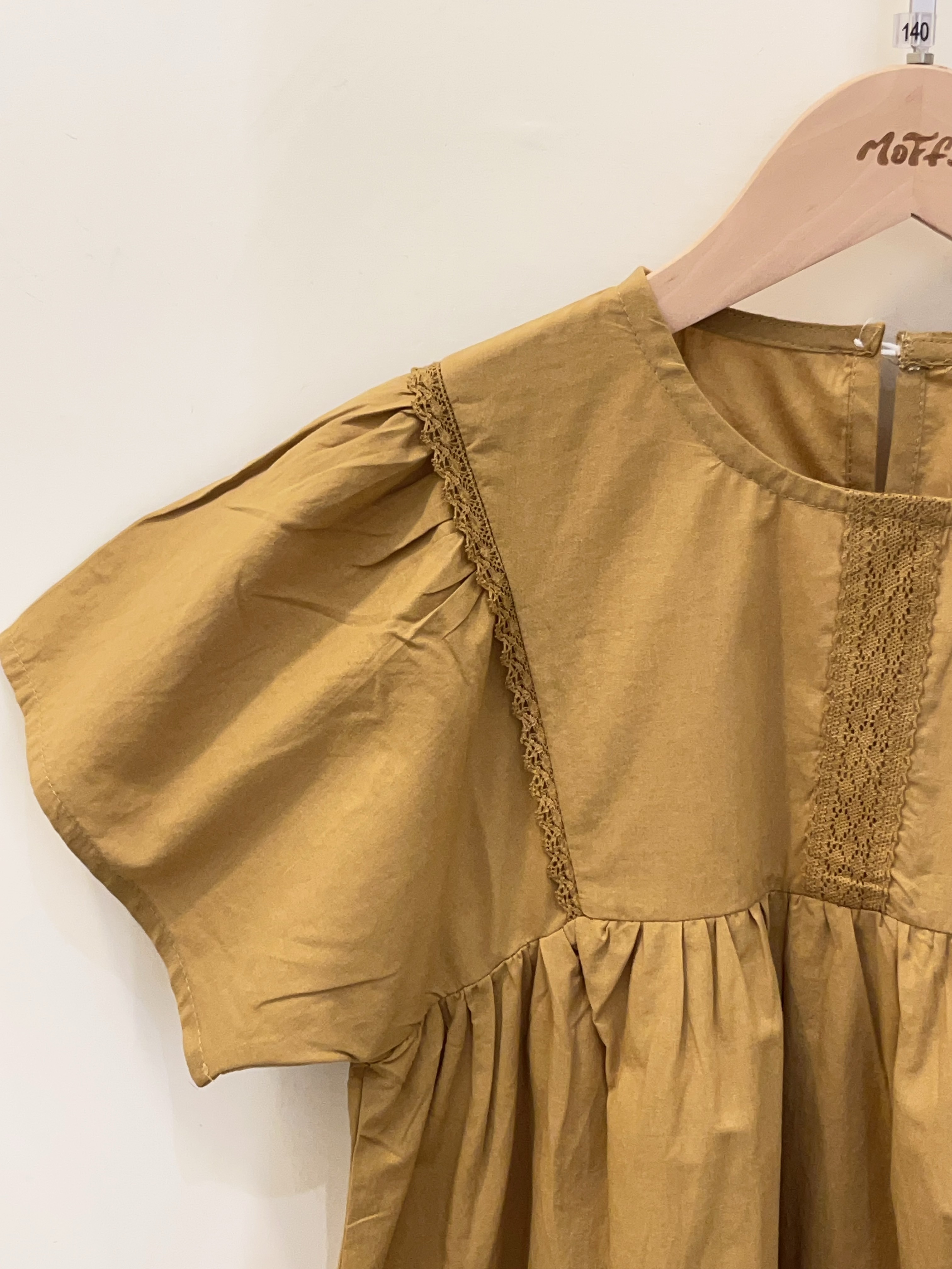 小芥末刺繡洋裝