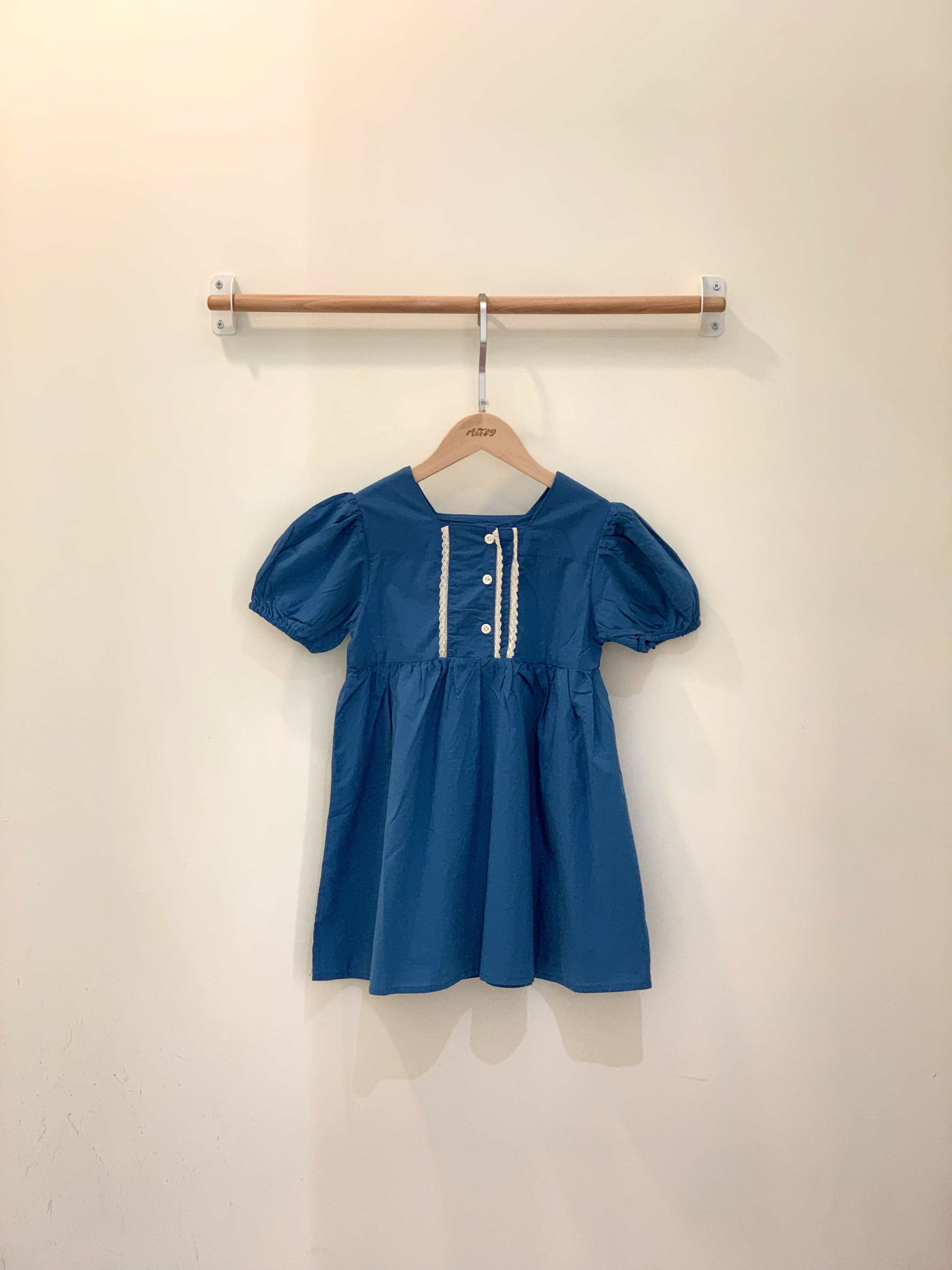 小霧藍花邊洋裝