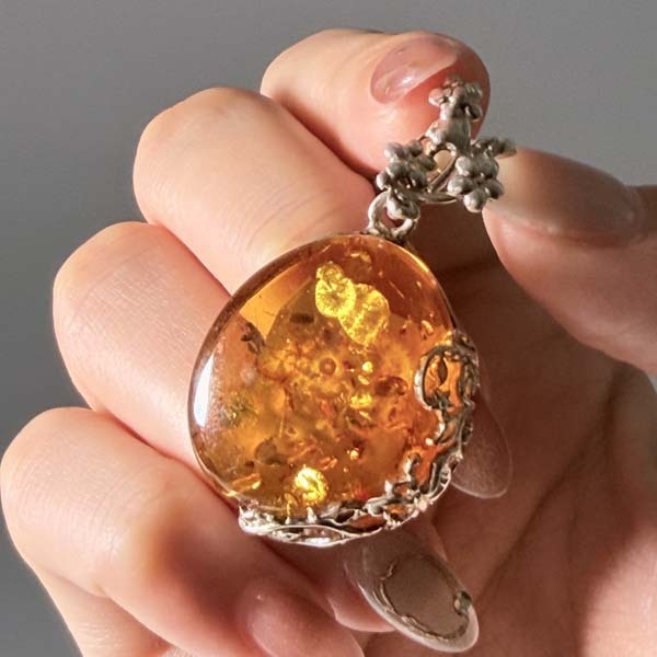 花珀吊墜