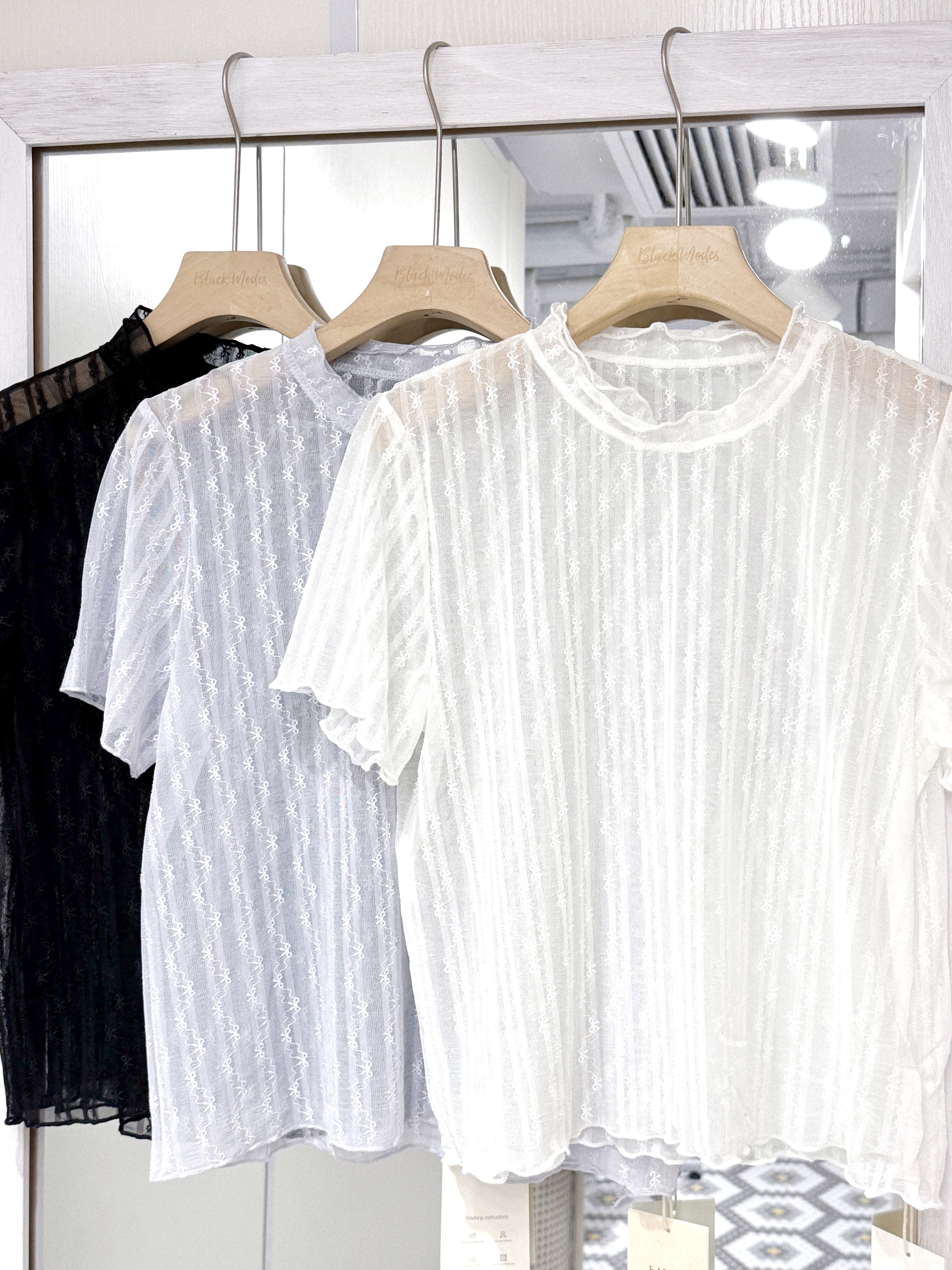 EA1237｜滿滿小蝴蝶結౨ৎ ˖ 木耳邊透視內搭上衣