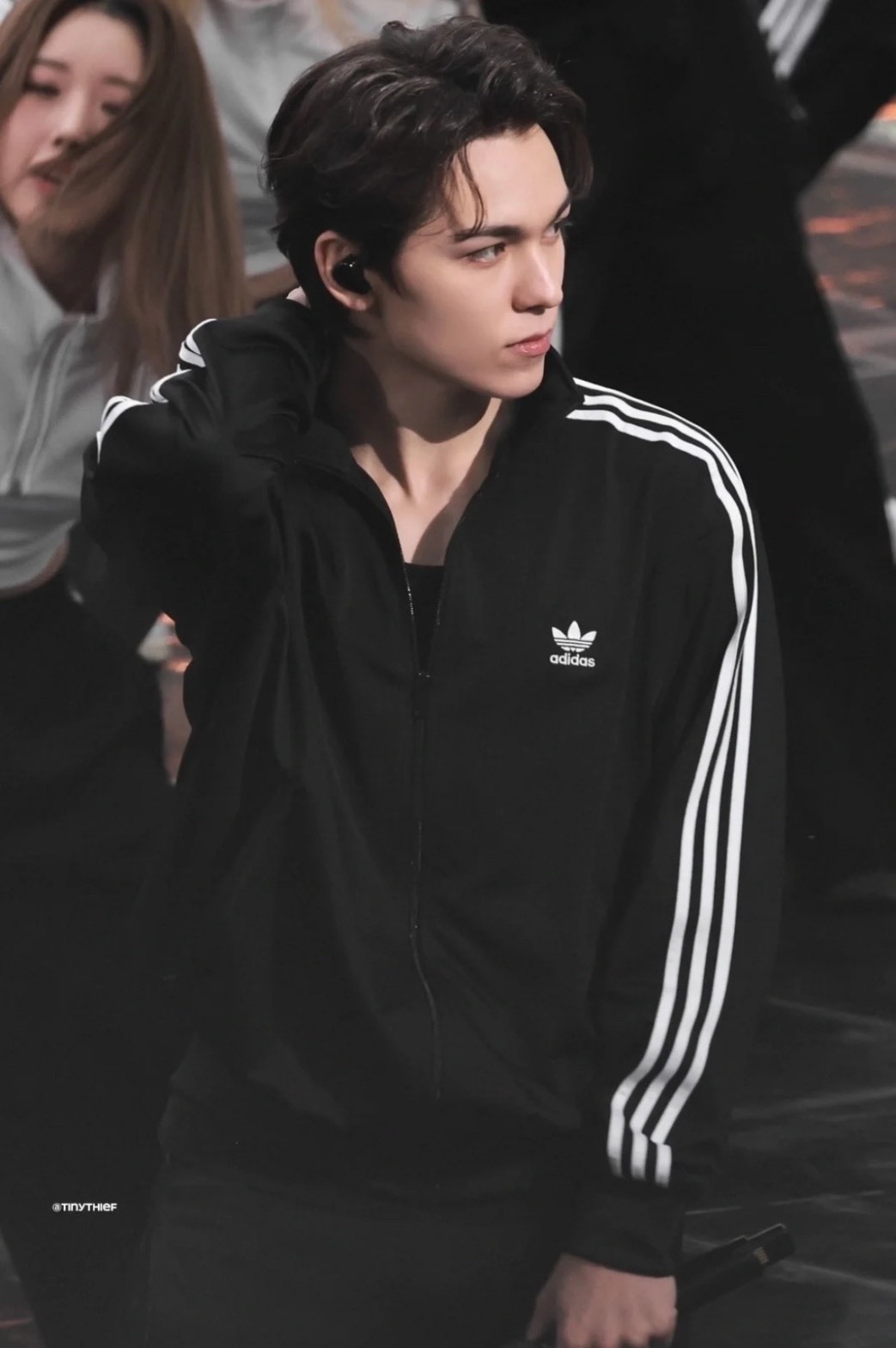 【代購】Adidas Originals 經典三線外套 元斌 / JISOO / 金主訓同款 IJ7058