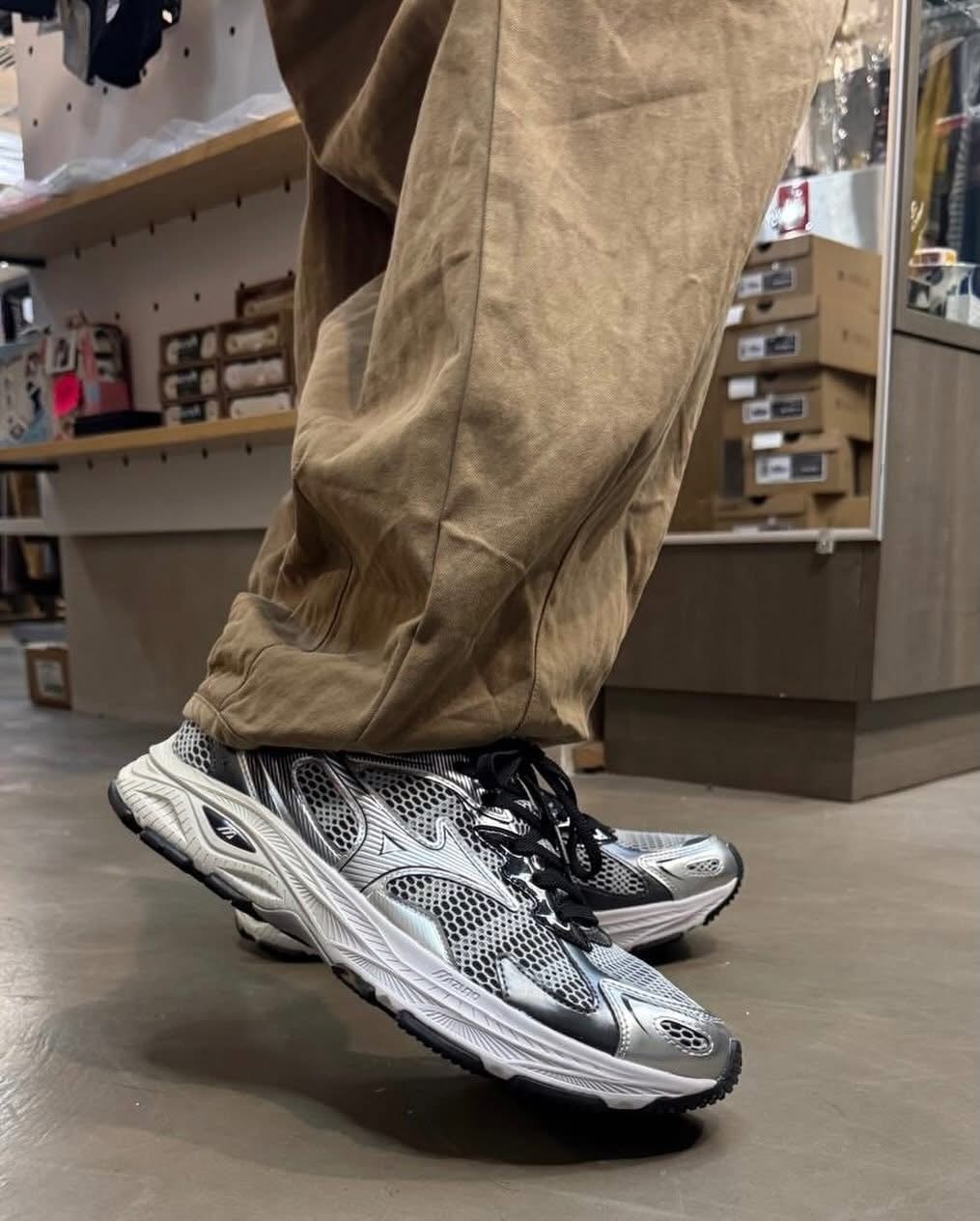 [預訂] Mizuno Racer S Silver Grey D1GH253517