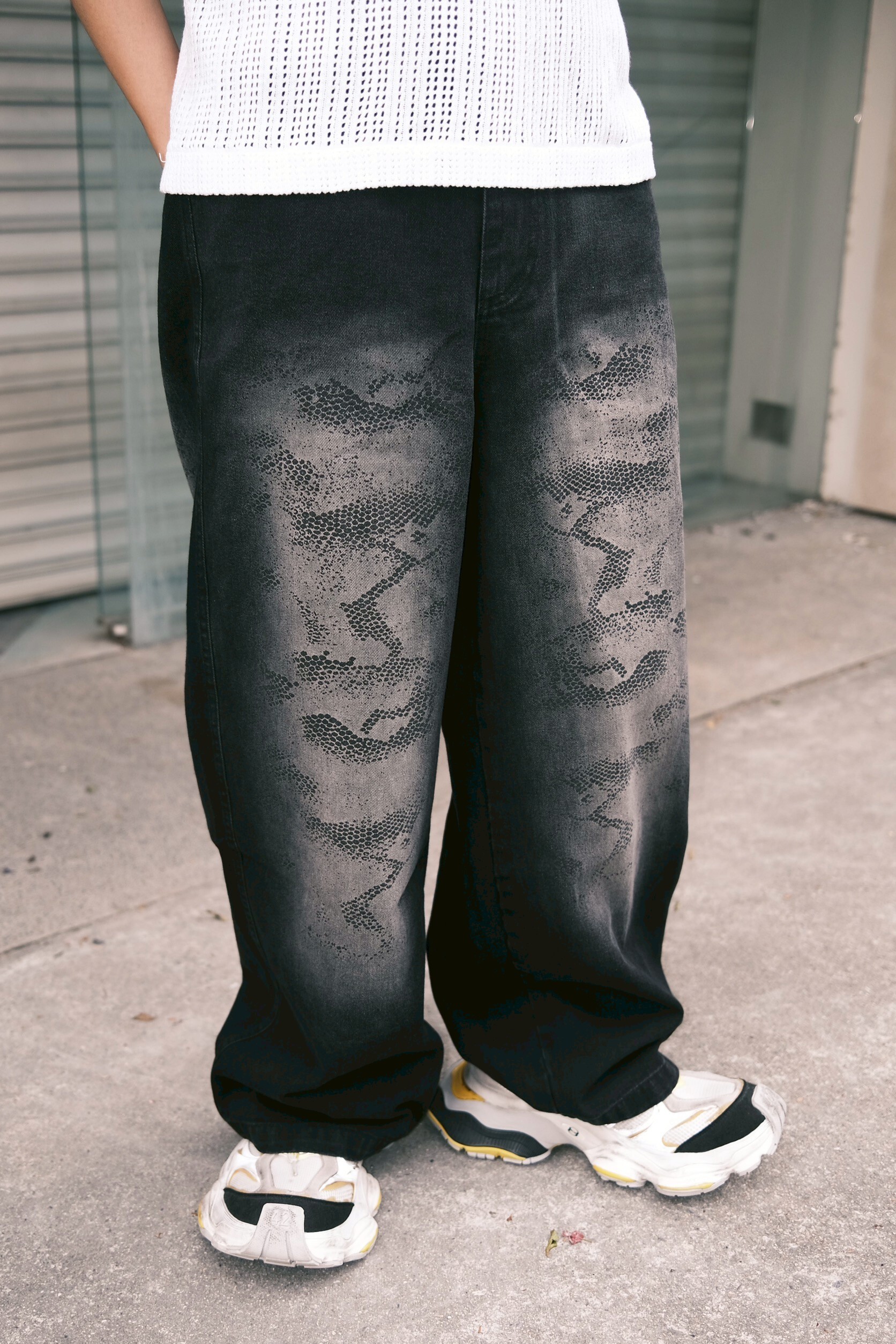 水洗蛇紋牛仔褲