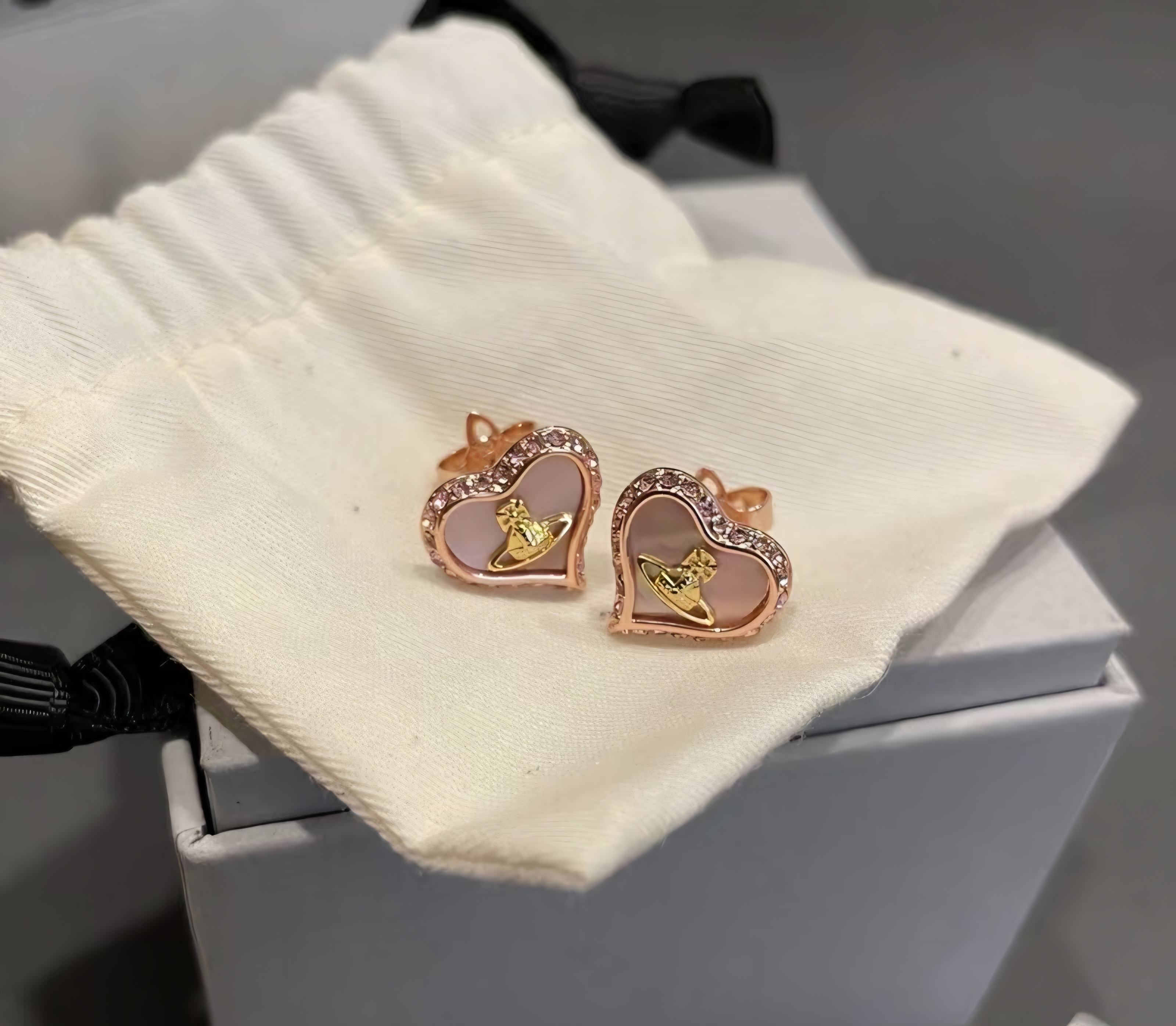 Vivienne Westwood 女款 貝母耳釘