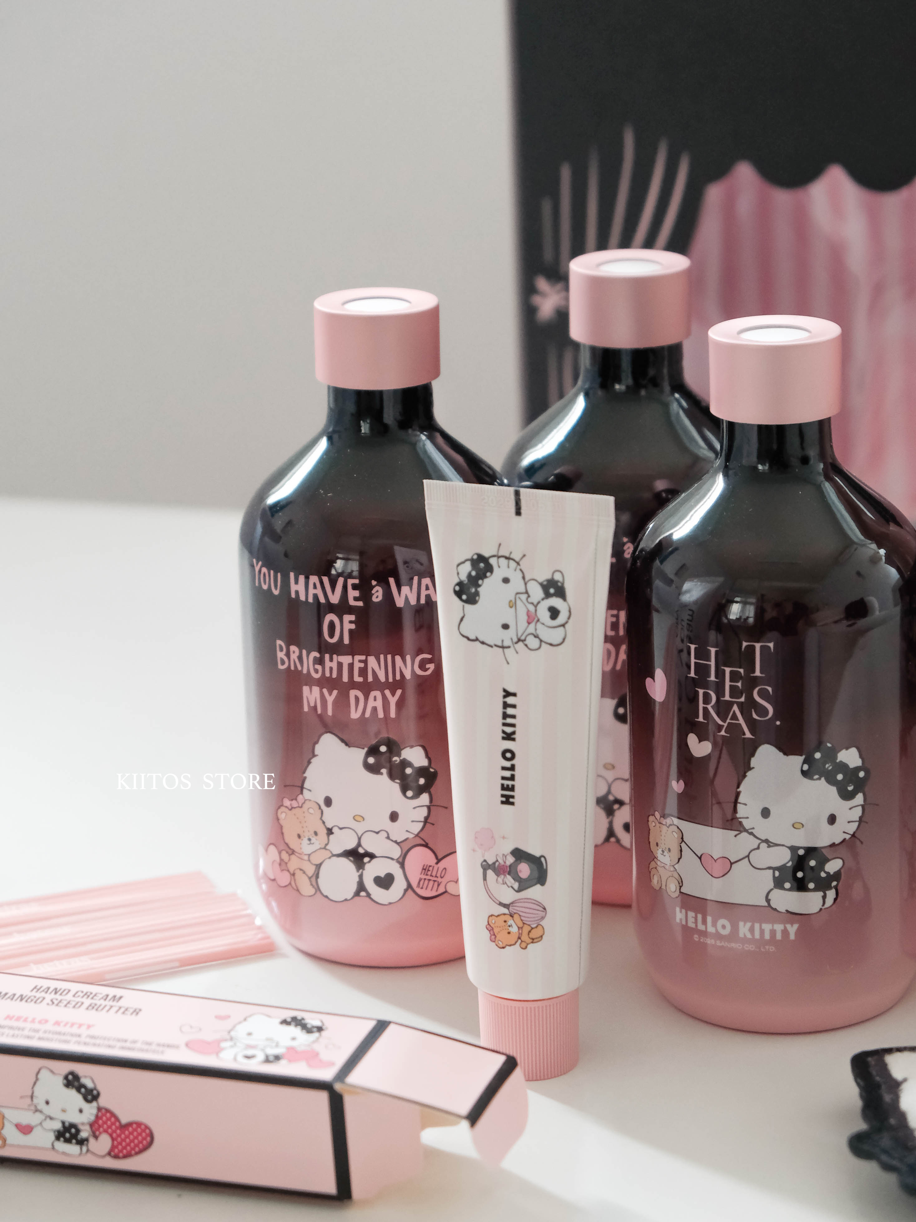 【預購】韓國 hetras. x HELLO KITTY 限量聯名款 卡夾 擴香 香氛 泡泡 保濕 洗手慕斯 護手霜 禮盒組