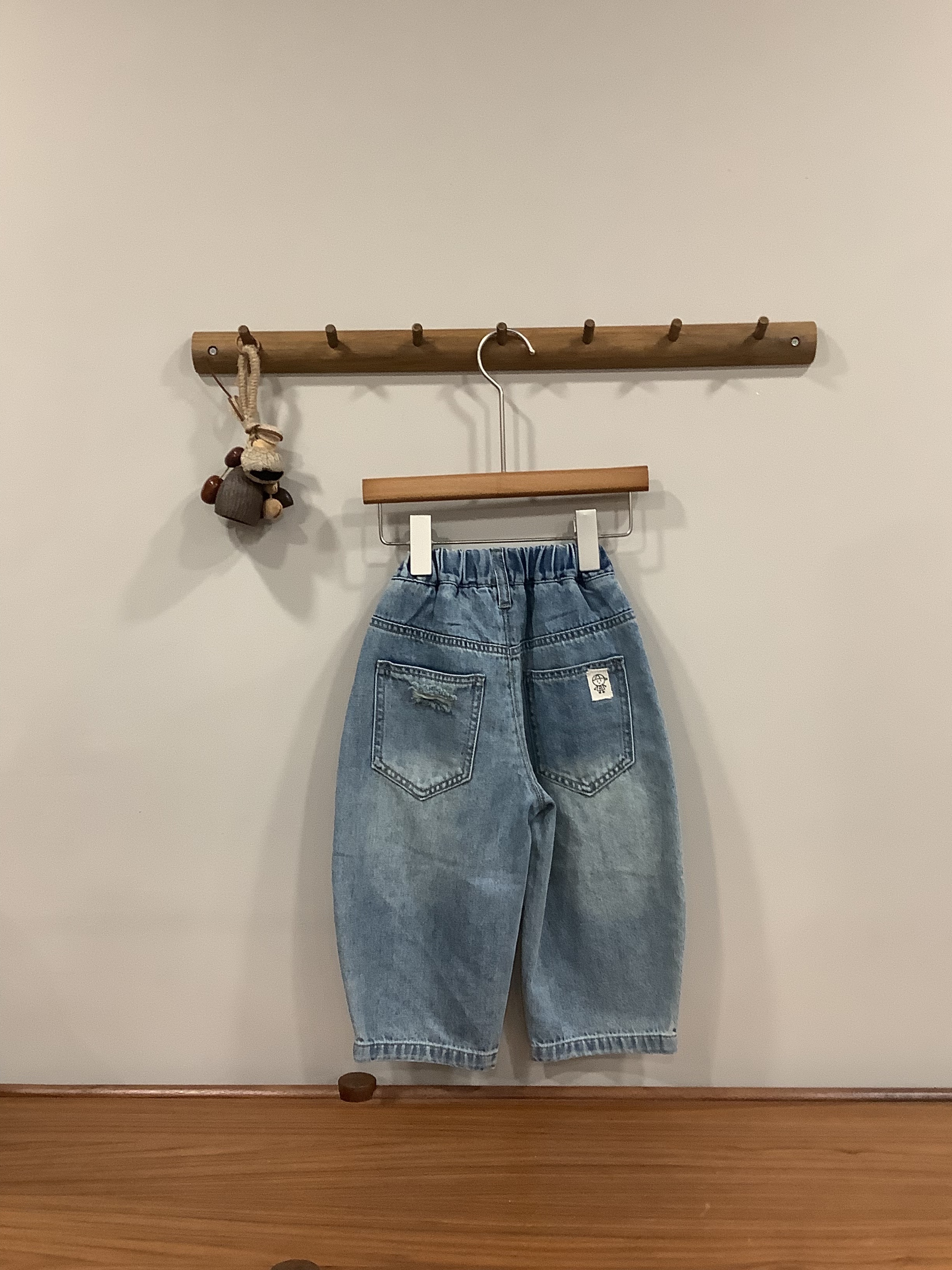 A04485小刷破口袋造型牛仔褲