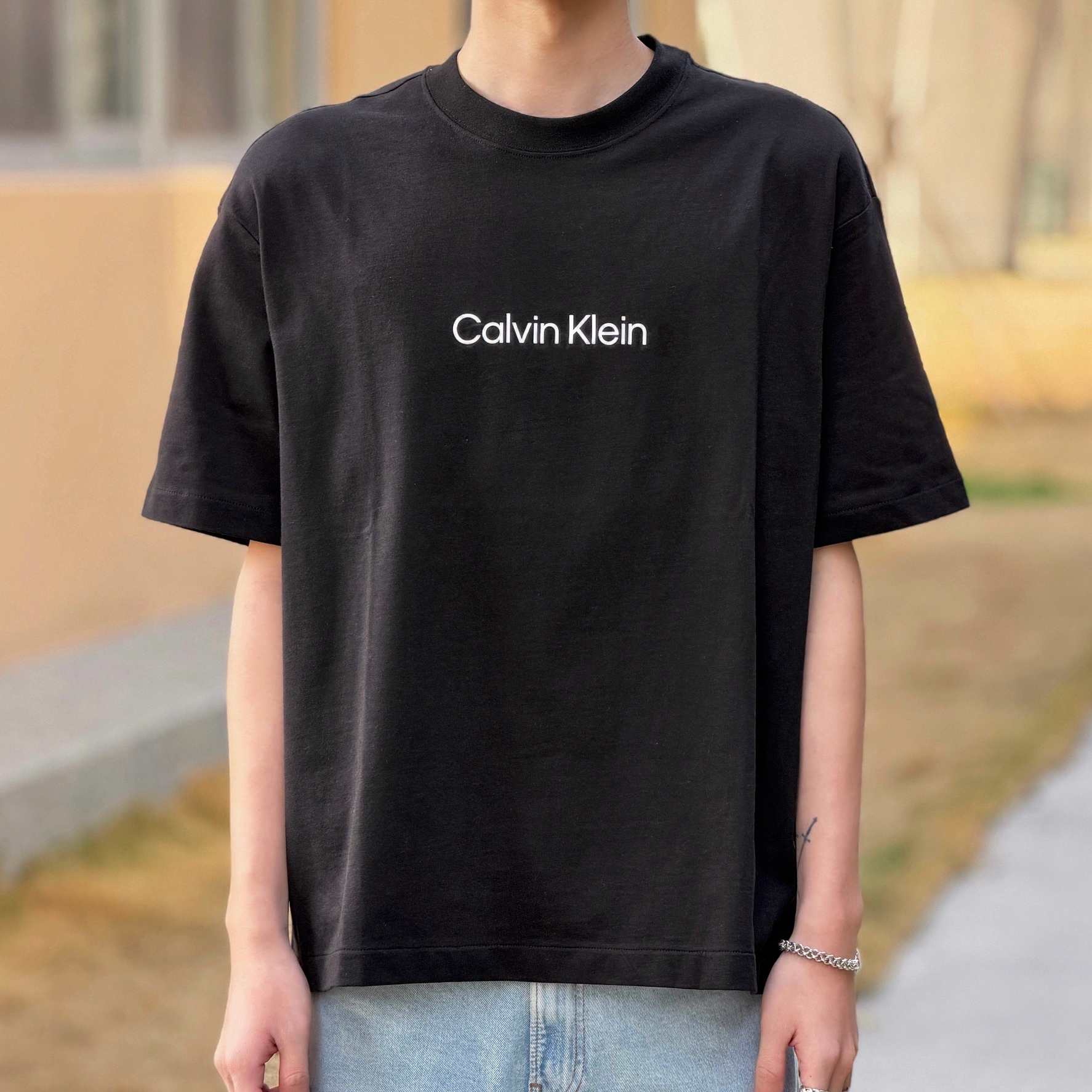 Calvin Klein CK 專櫃款 寬版 膠印經典字母 短袖上衣 短T
