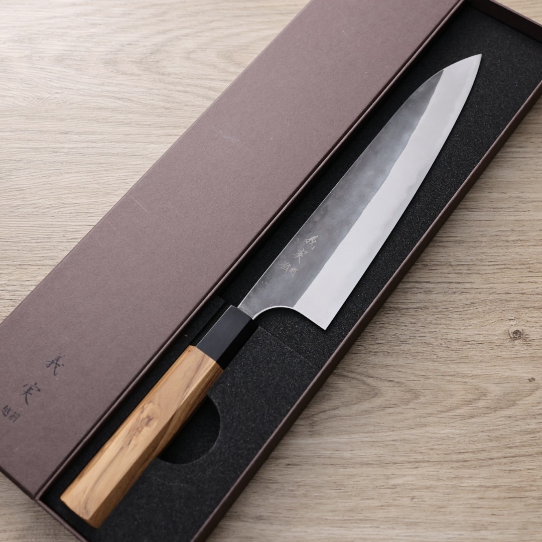 加藤義実 牛刀 210mm 青紙超級鋼 黑打梨地