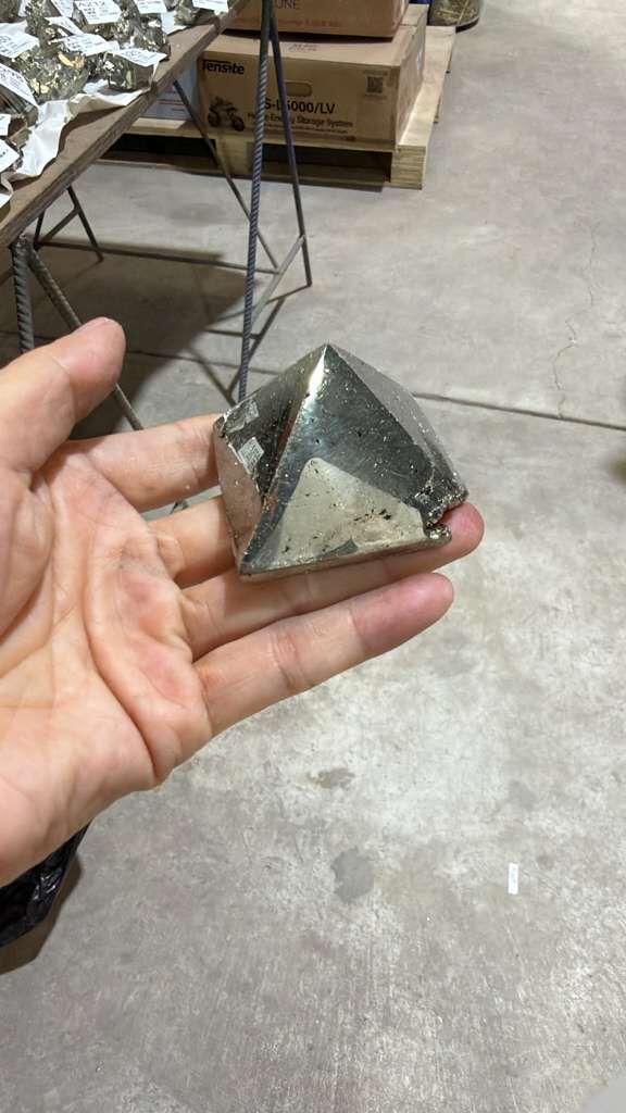 WU467 黃鐵礦 A467 150-200g (隨機款)