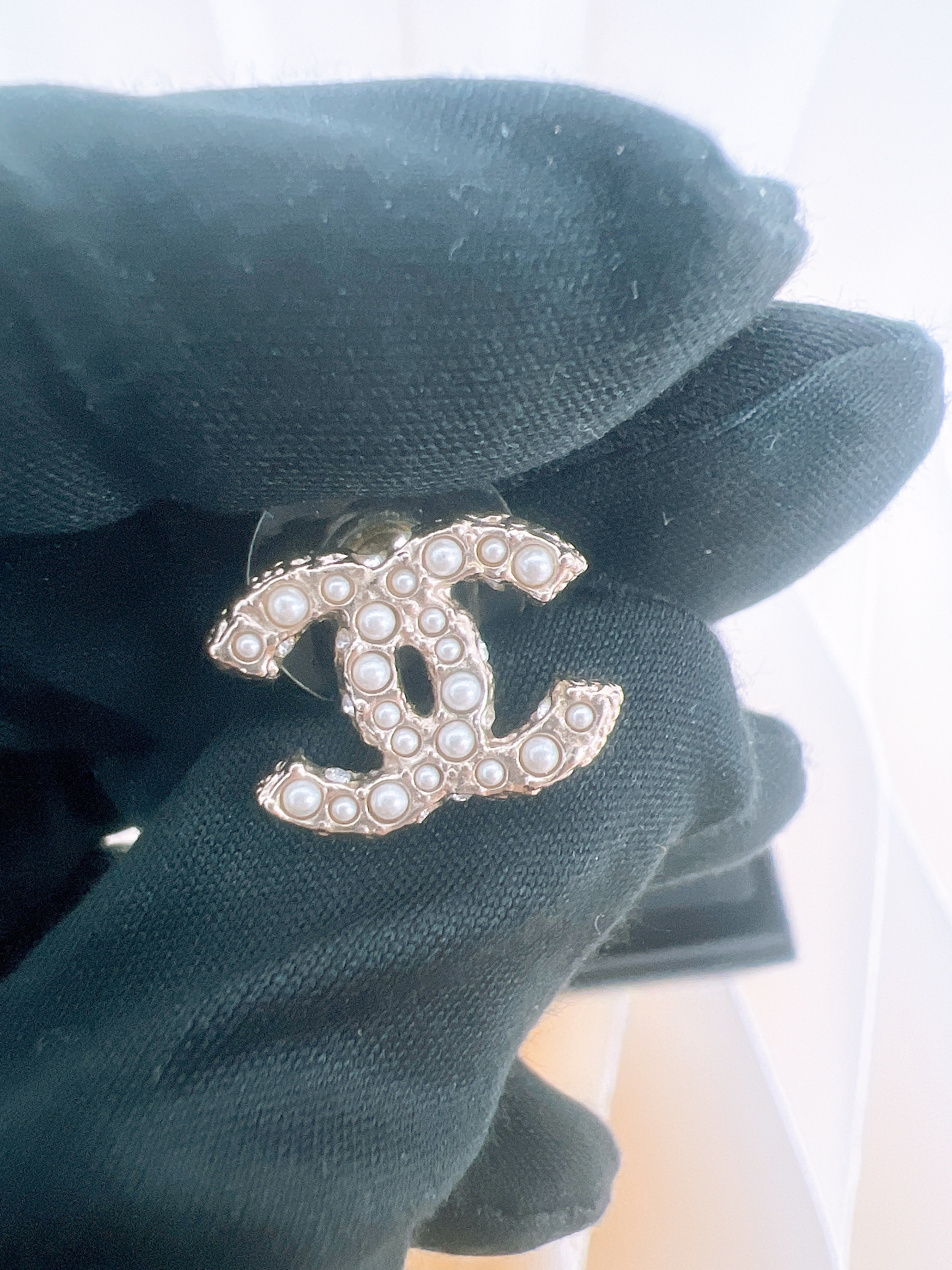 Chanel 23v pearl earrings