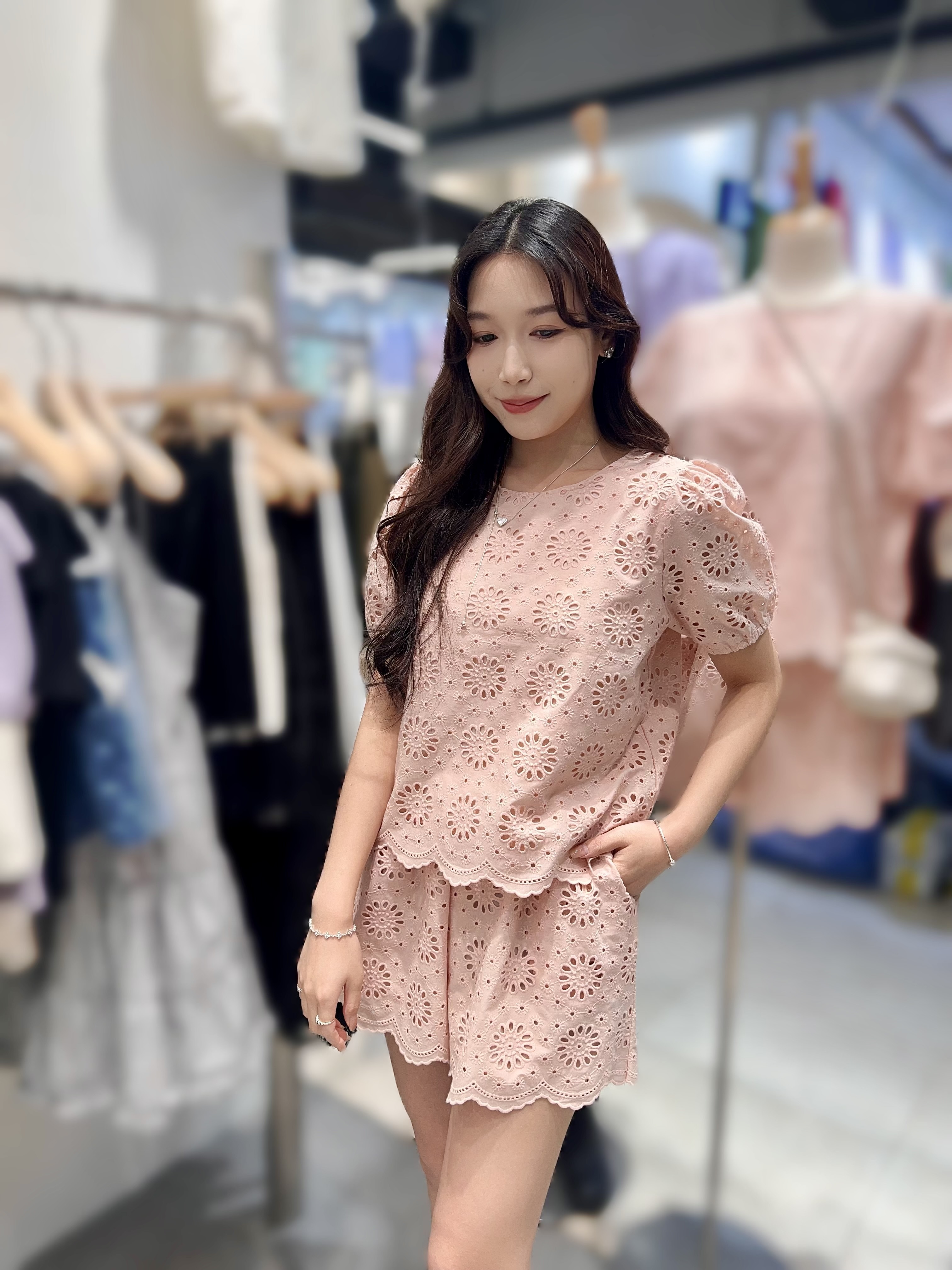 S33 胸40 長21 $429 (一口價)