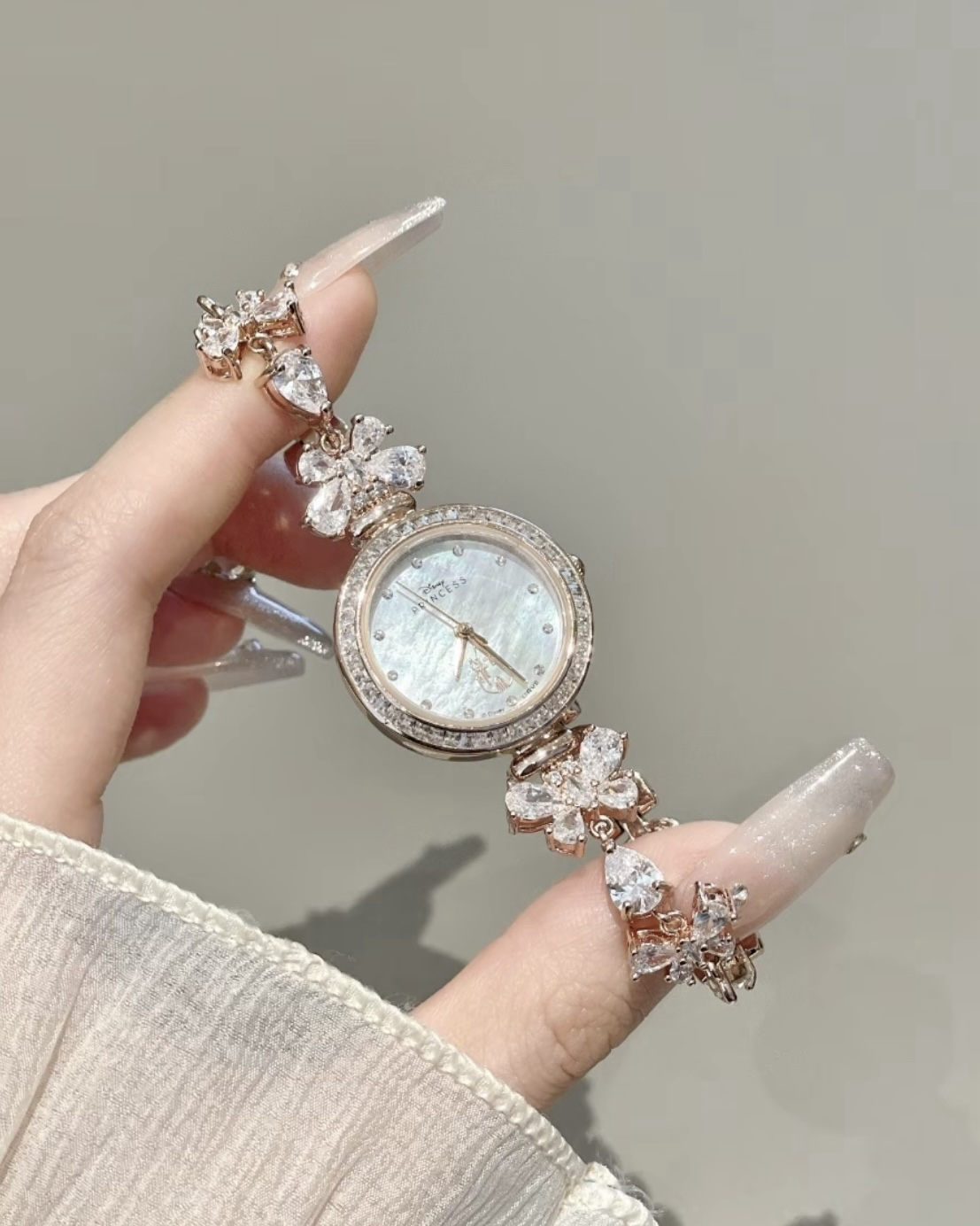 <正版授權>DISNEY 迪士尼 鑲鑽石英手錶 蝴蝶結 公主風 貝母錶盤 禮盒 共3款