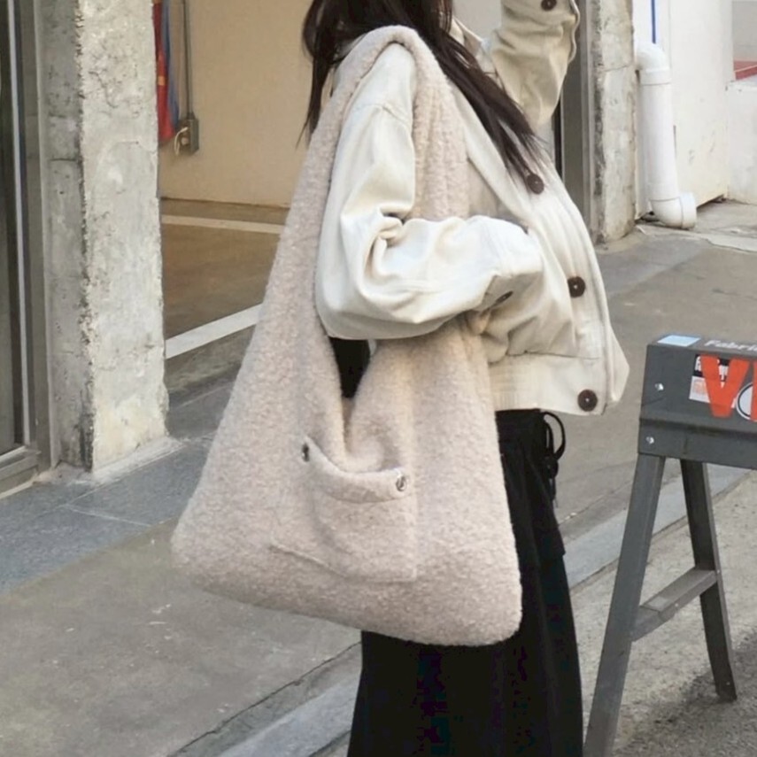 LETERIE 毛絨豹紋雙面單肩包 兩色