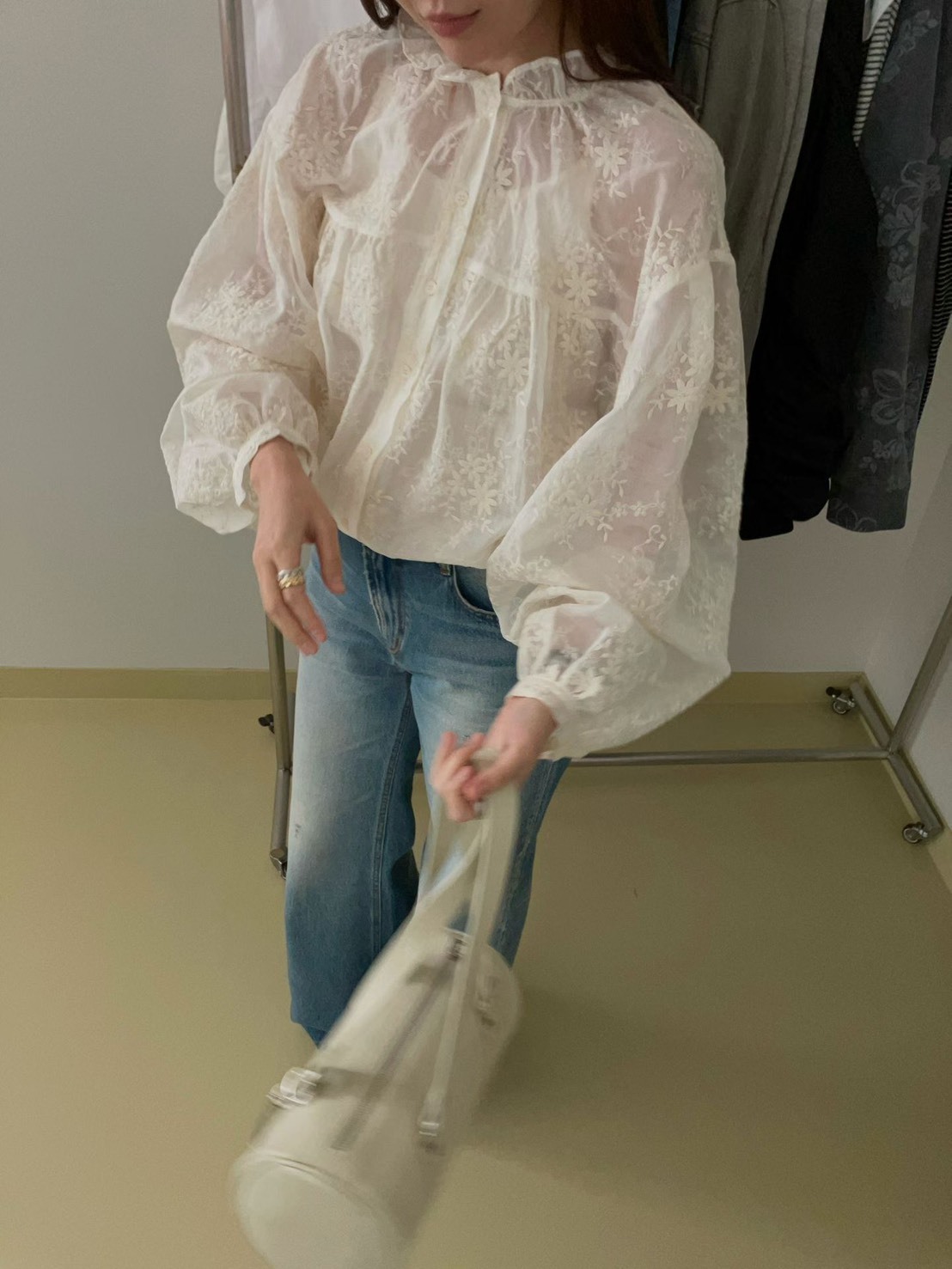 白小花燈籠袖襯衫