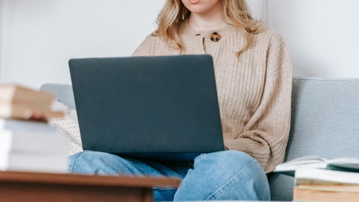 暗沉原因⑤：久坐悶熱與代謝減緩