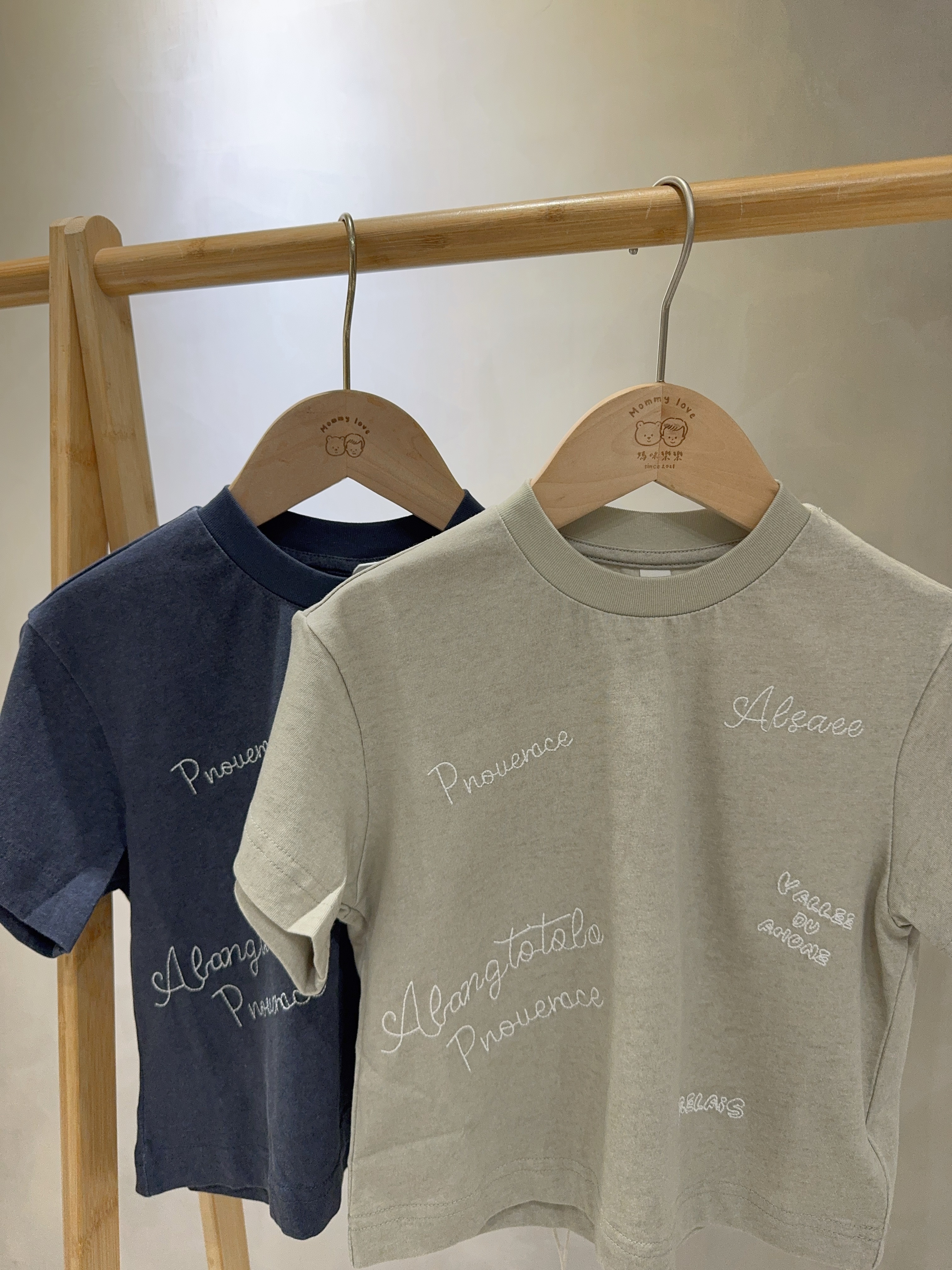 69030刺繡字母上衣C205