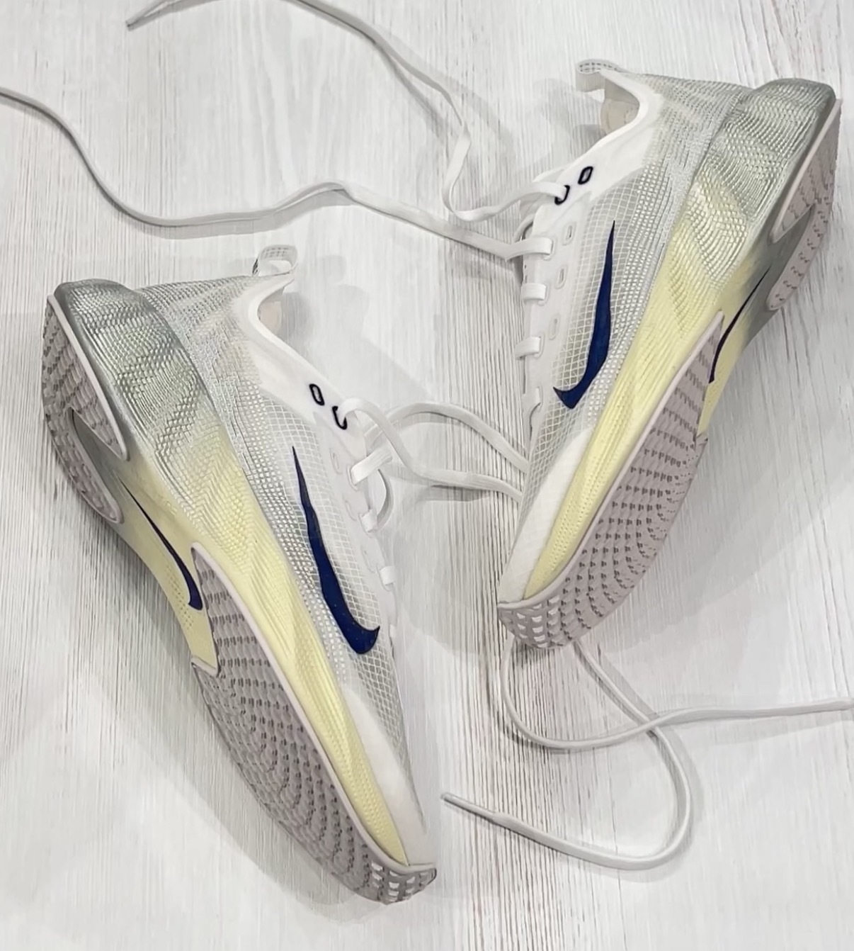 男鞋 NIKE AVA X 白煙灰 輕量 支撐 透氣 緩震 休閒 運動鞋【HM9697-003】