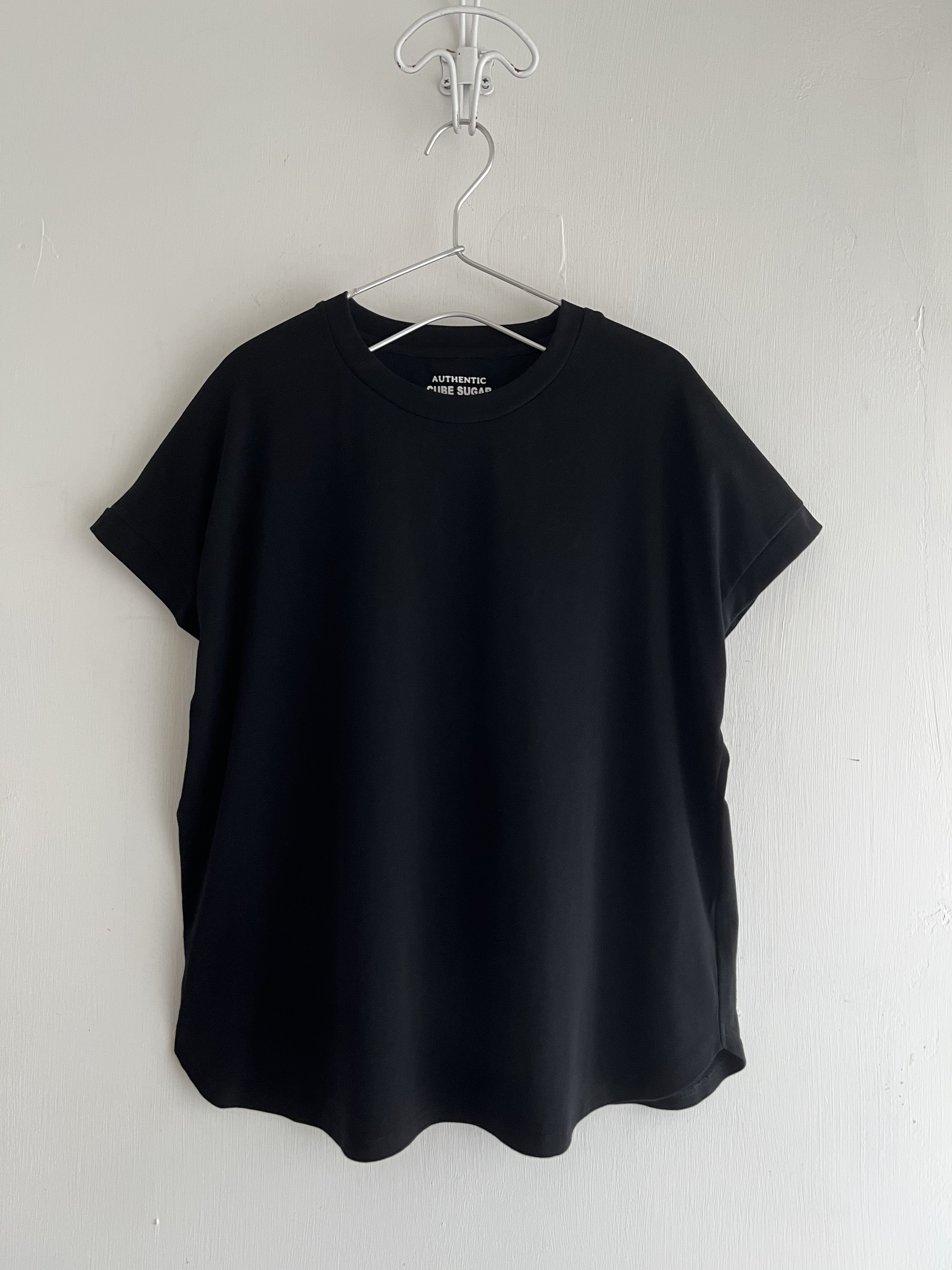 CUBE SUGAR黑色圓領top