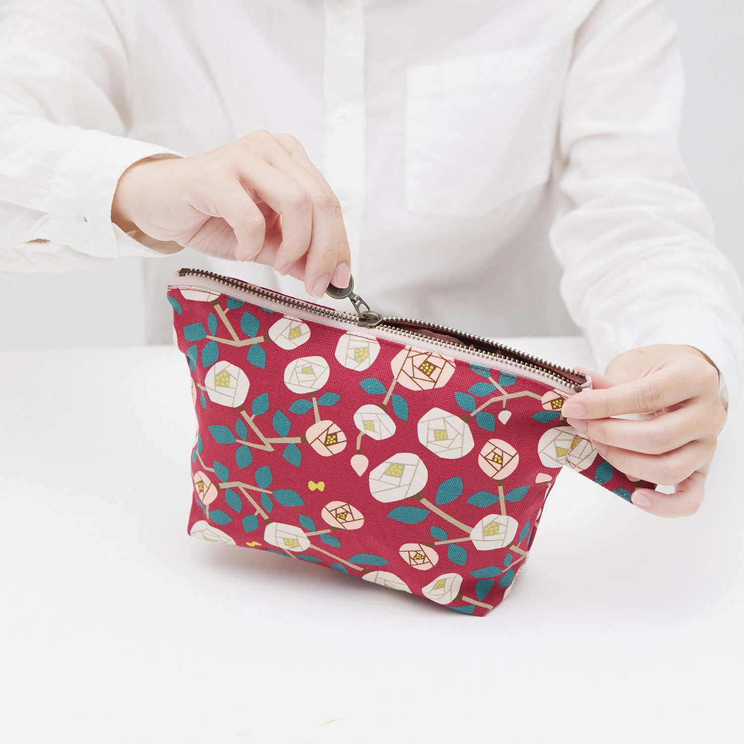 （絕版）拉鏈梯形收納包/藝術家聯名/印花樂 x 米力/玫瑰花紅色