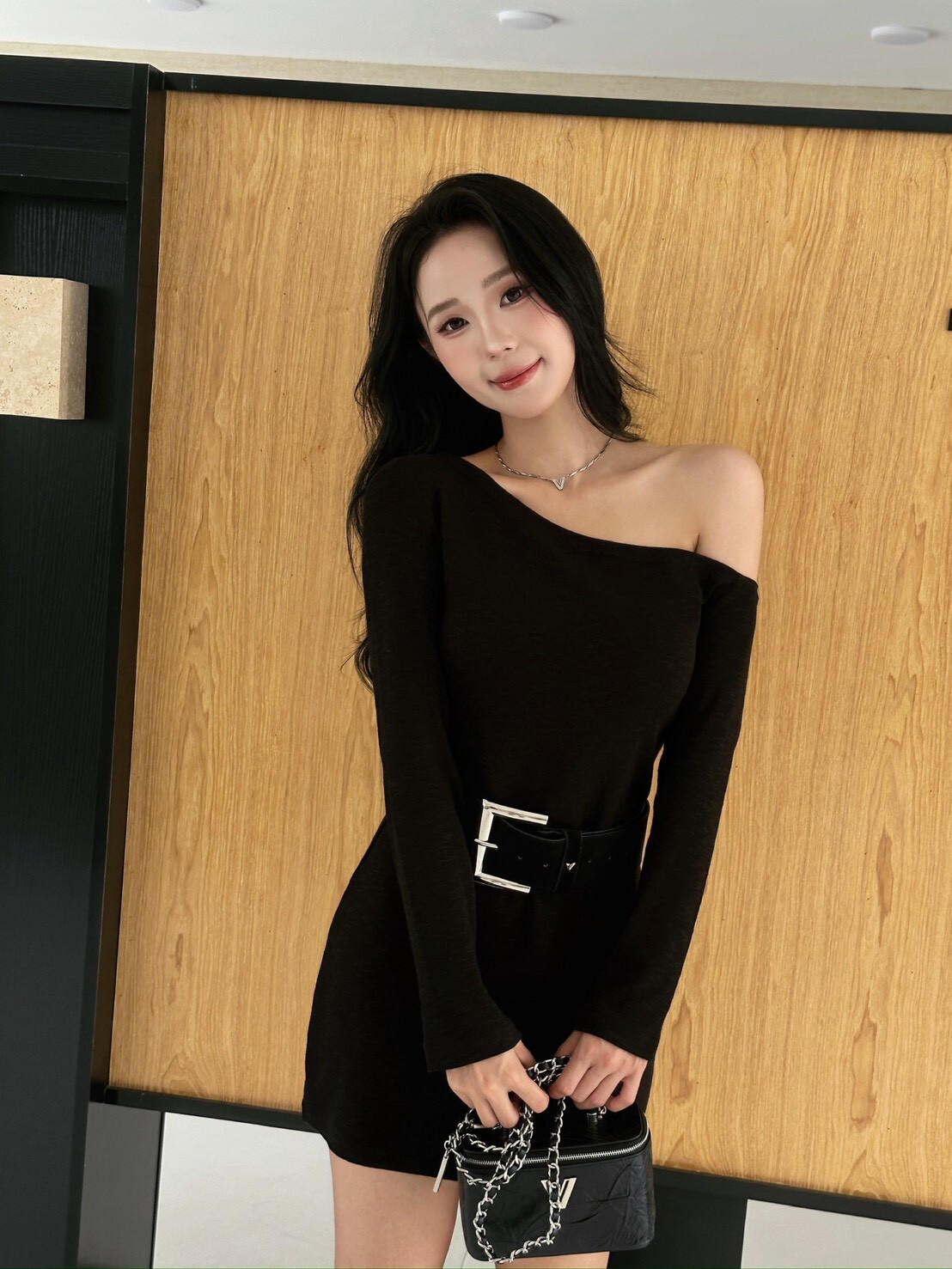 斜刻心動’Inclined—斜肩包臀短洋