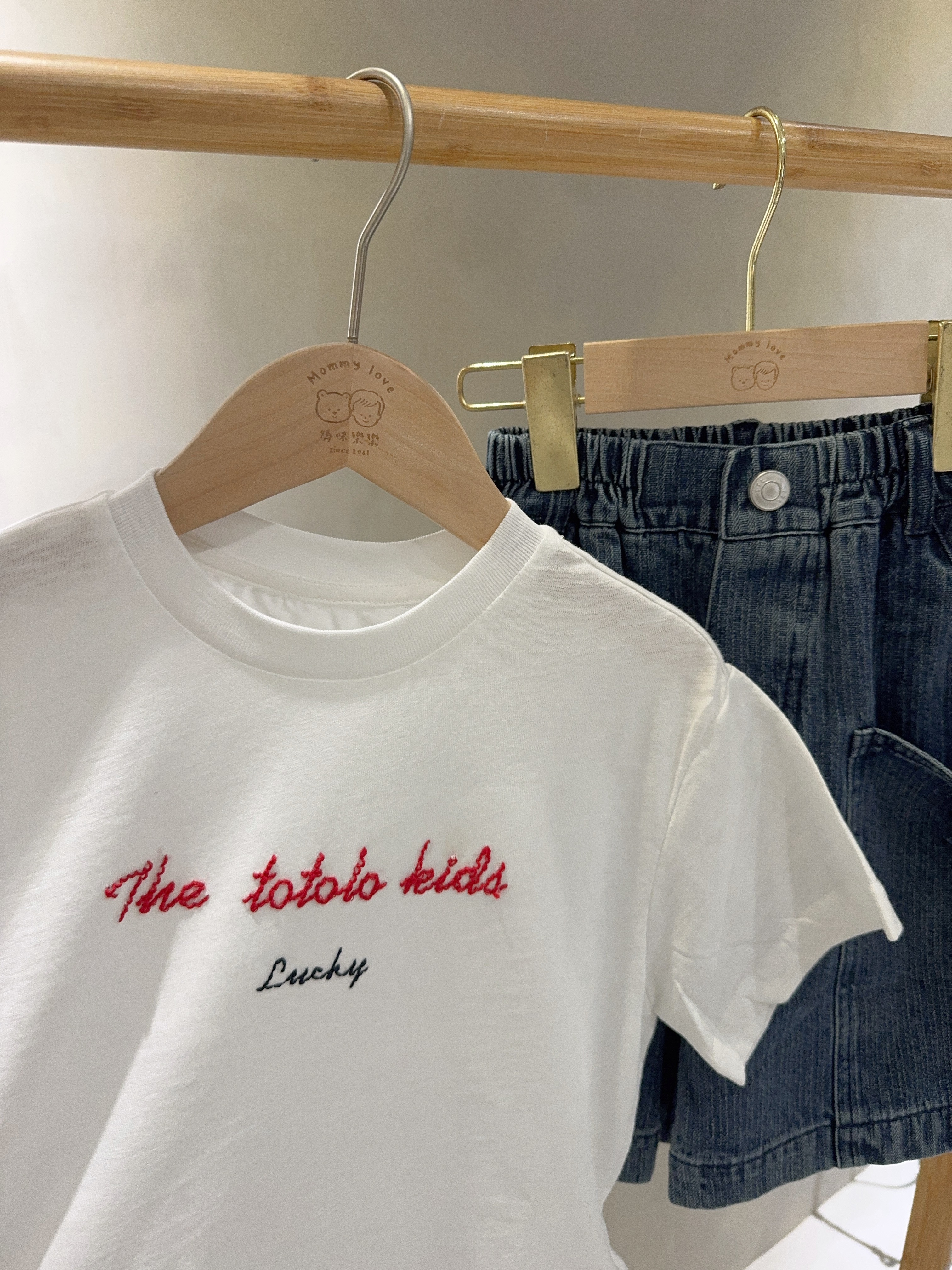 69069刺繡字母上衣C209