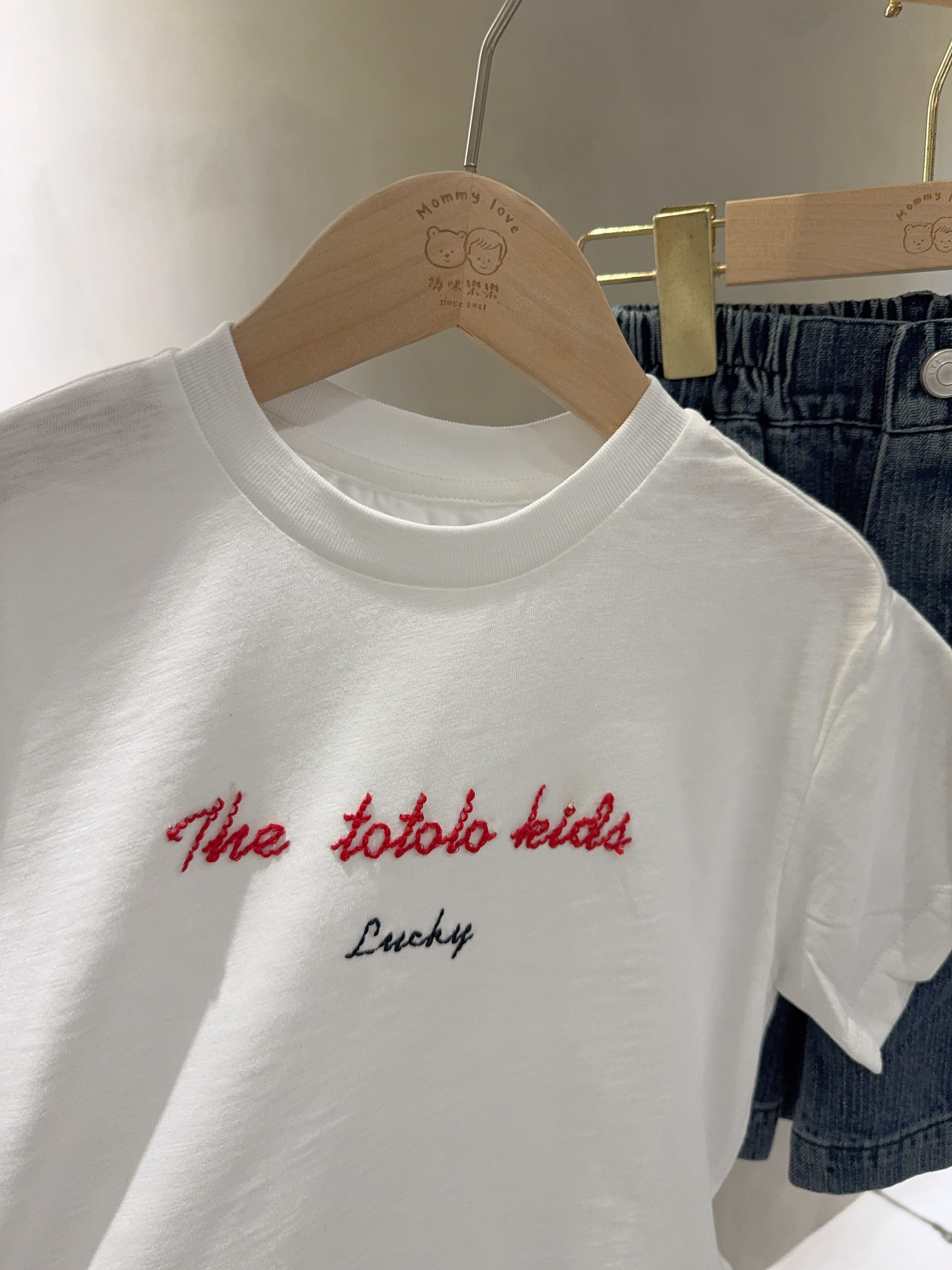 69069刺繡字母上衣C209