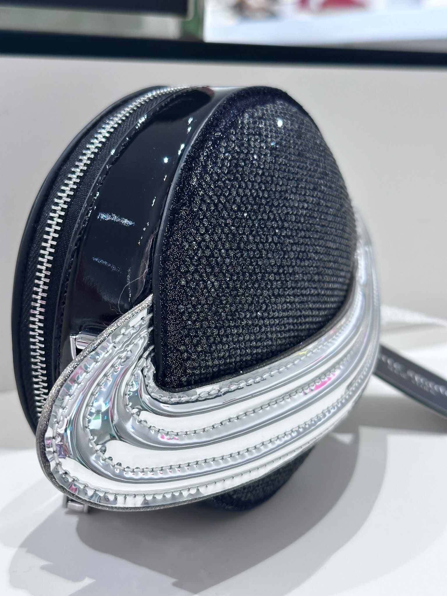 RQ10 KS 專門店 太空造型黑色斜背包  Spaced Out Embellished Metallic Micro Crossbody