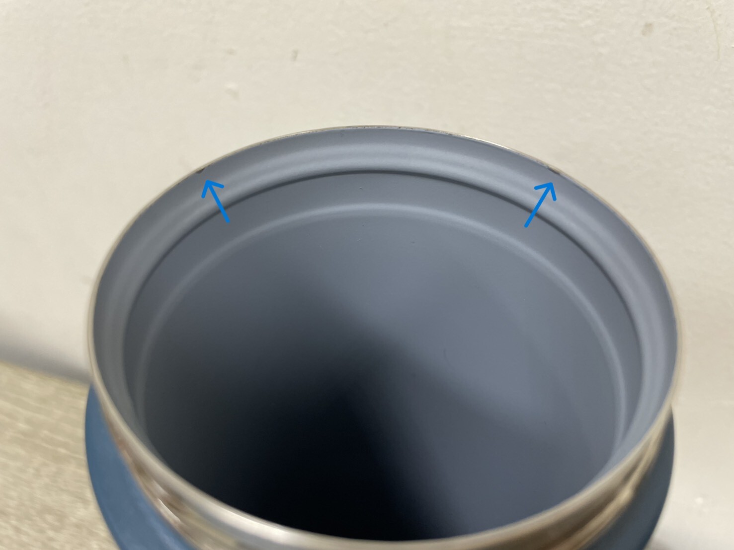 【福利瑕疵品售出，概不退換】淨瓷彈跳杯-設計款 700ML(M) 深海湛藍