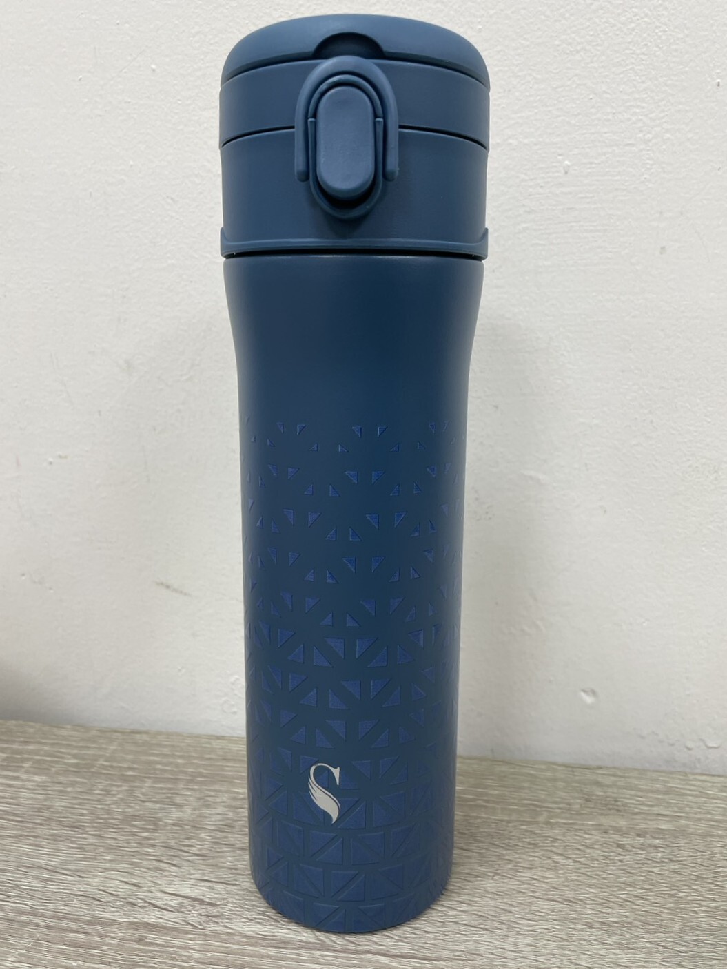 【福利瑕疵品售出，概不退換】淨瓷彈跳杯-設計款 700ML(M) 深海湛藍