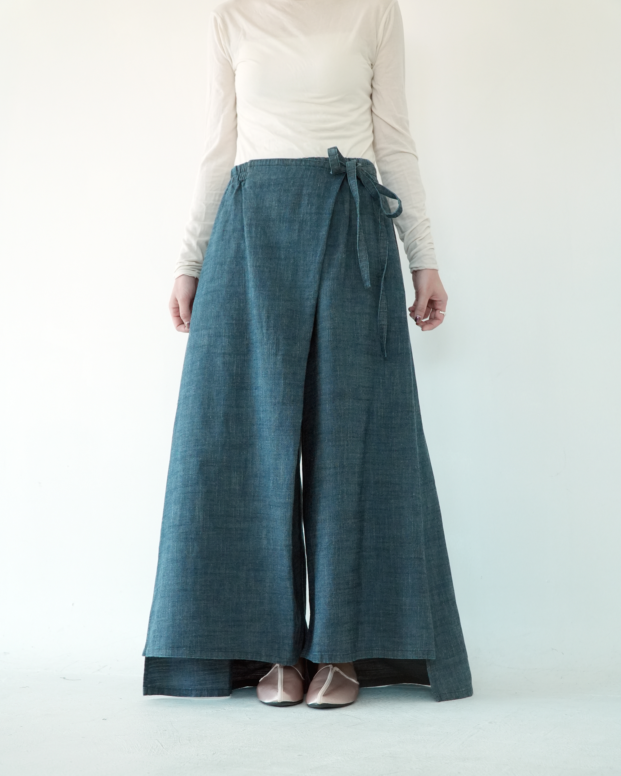 川 衣 WEAR BEING 前片綁帶開衩前短後長寬褲 單寧藍