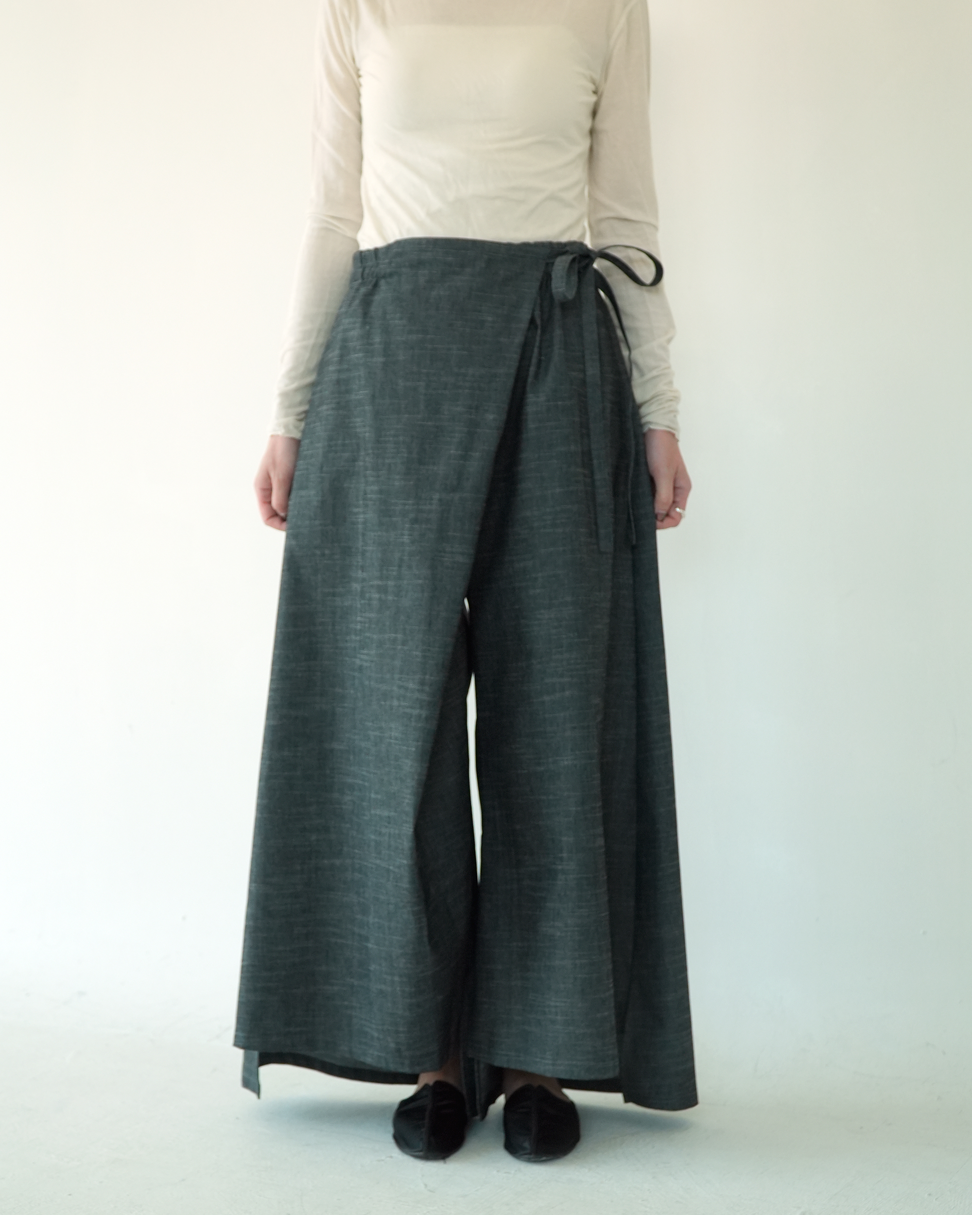 川 衣 WEAR BEING 前片綁帶開衩前短後長寬褲 單寧灰