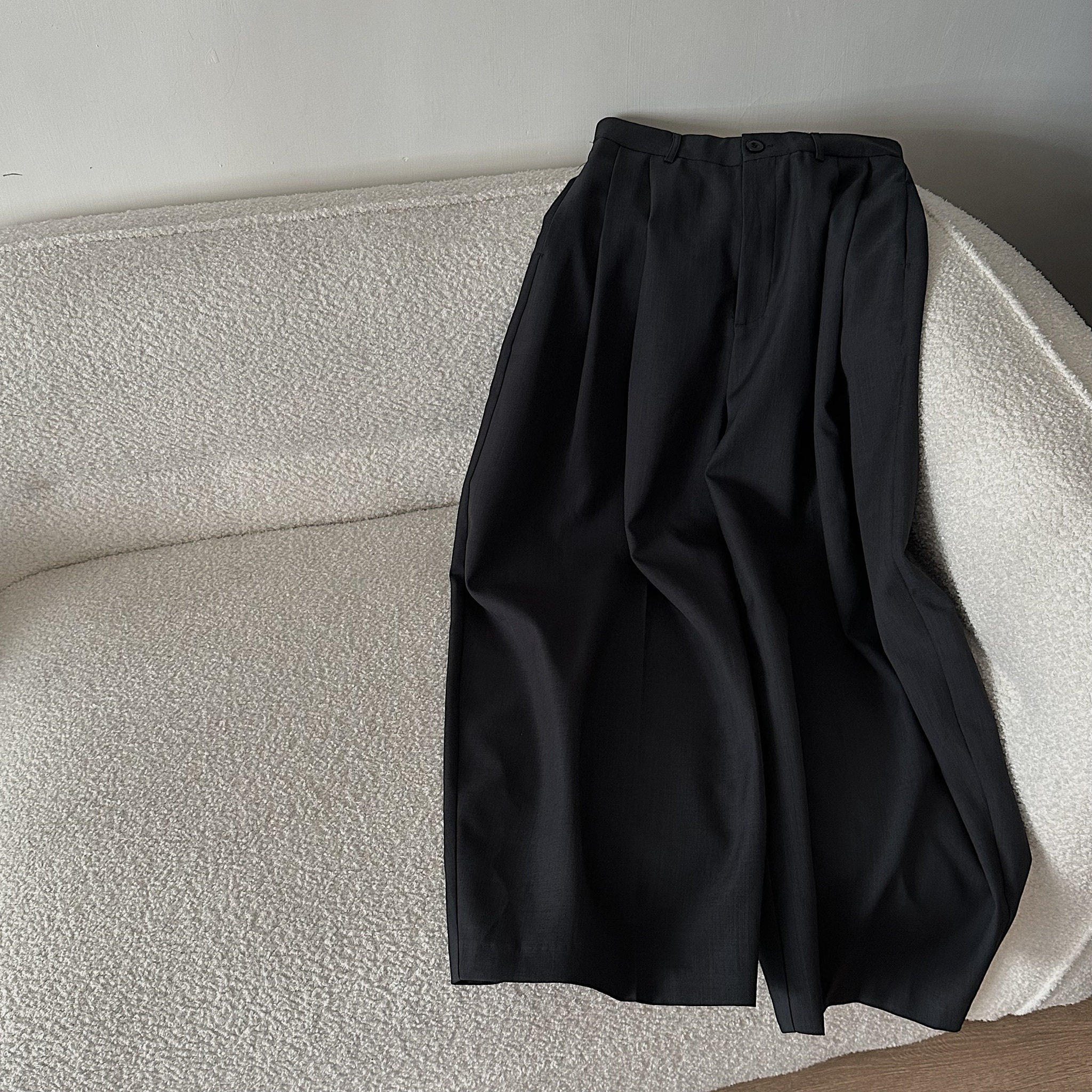 本檔必入!巨愛這條褲型&顏色。高級修身感繭型西裝褲