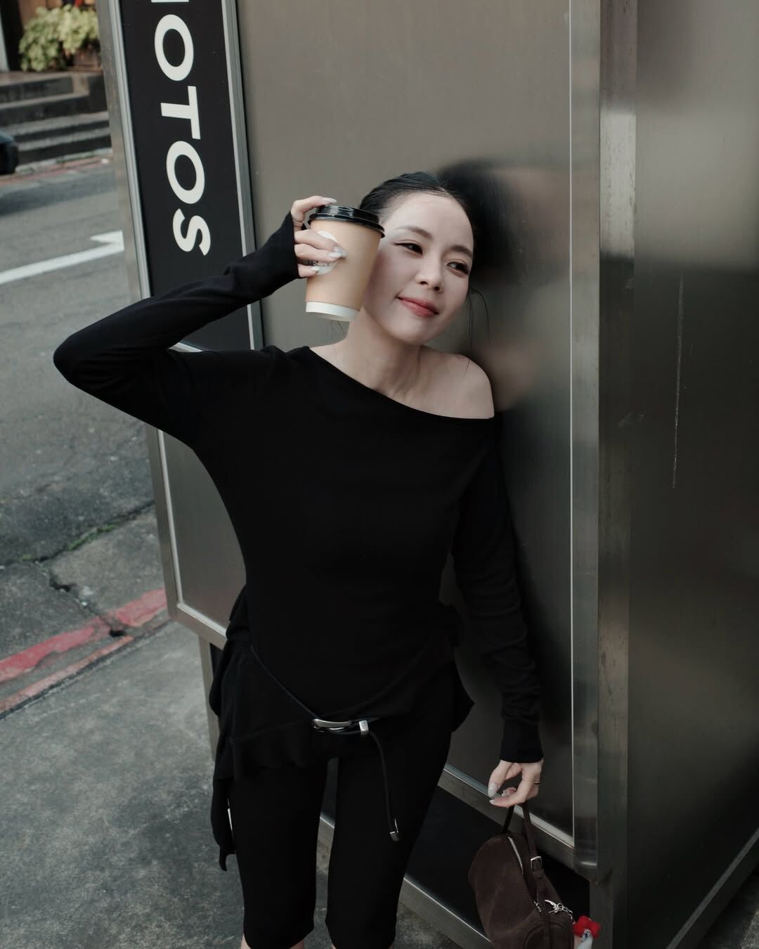 🇰🇷#AL73 -3kg不規則滾邊上衣(黑/白)