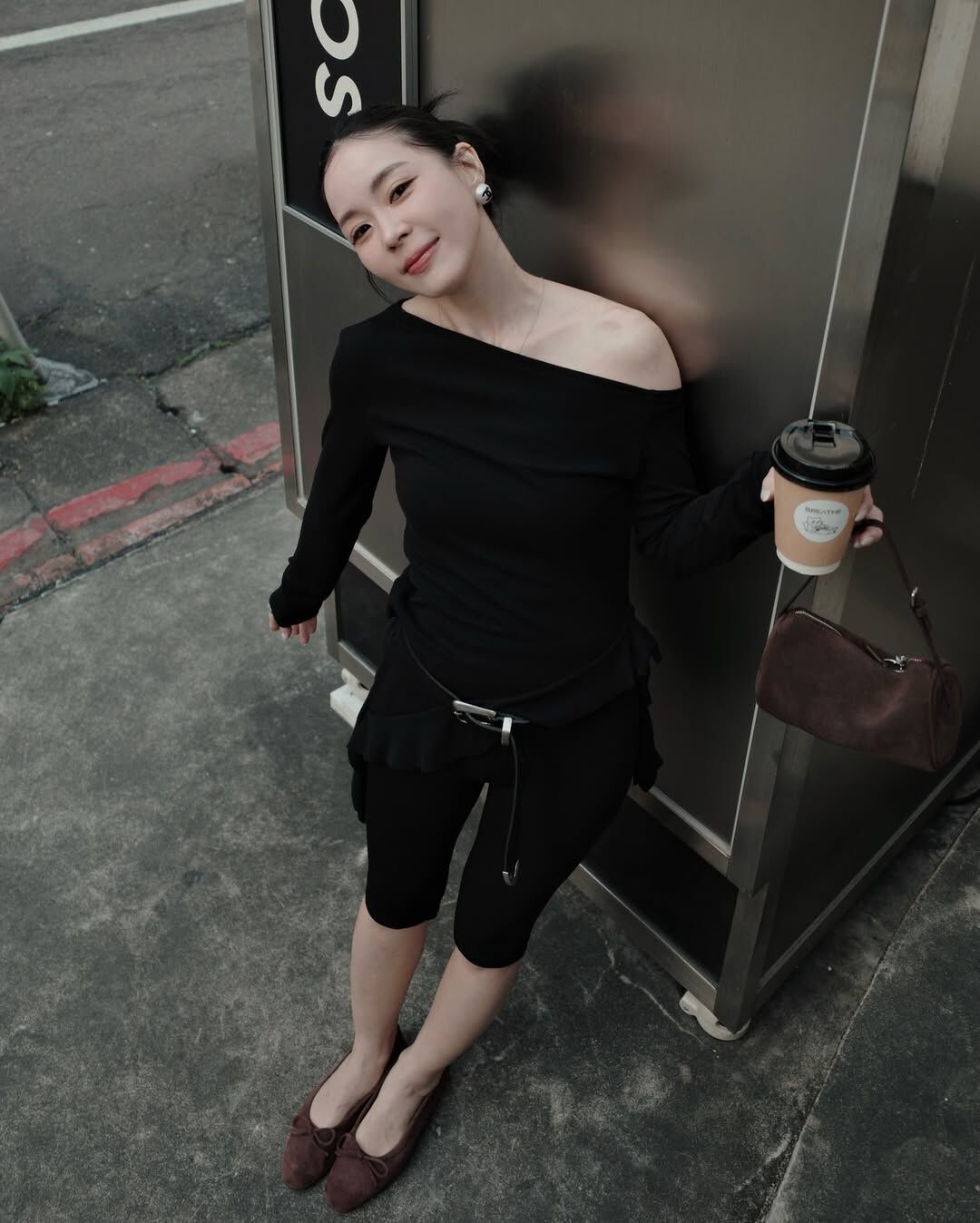 🇰🇷#AL73 -3kg不規則滾邊上衣(黑/白)