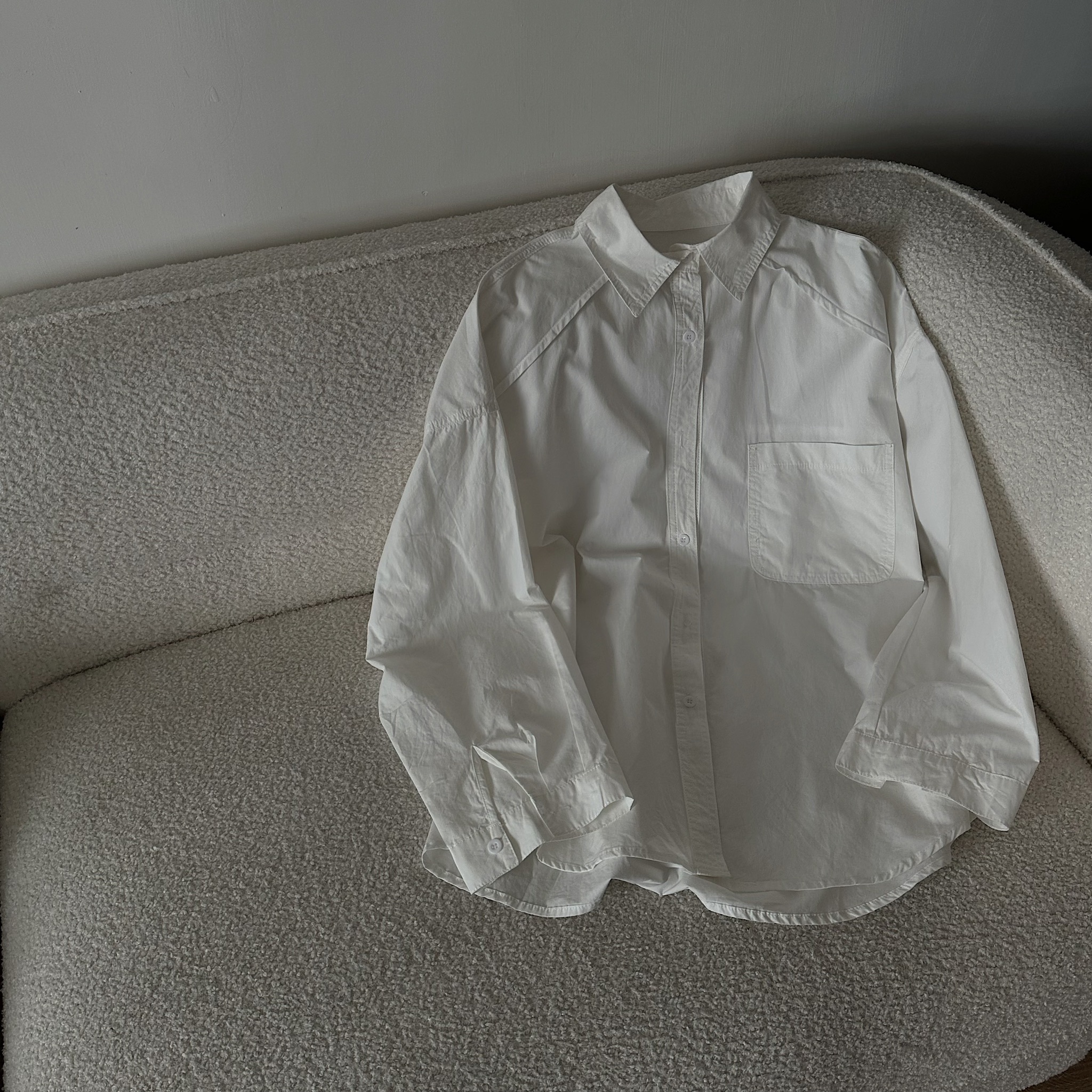 本期怒推!!一定要拿下的設計感白襯(類風衣造型,後黑標)