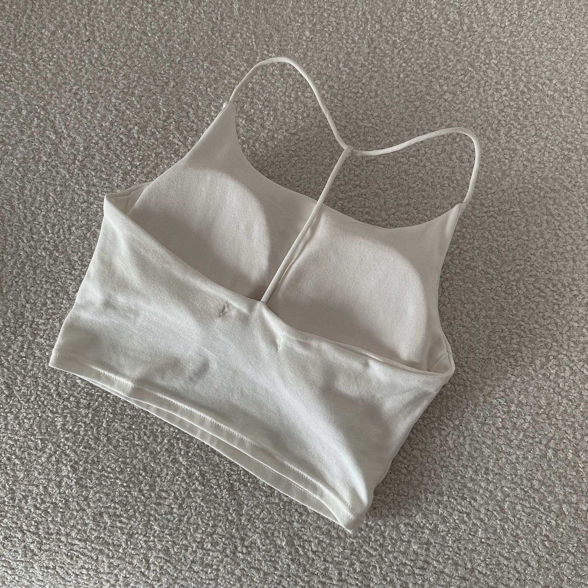 【 𝐂𝐇𝐔-𝐌𝐀𝐃𝐄 】升級款 削肩美背Bra Top (白不透!)