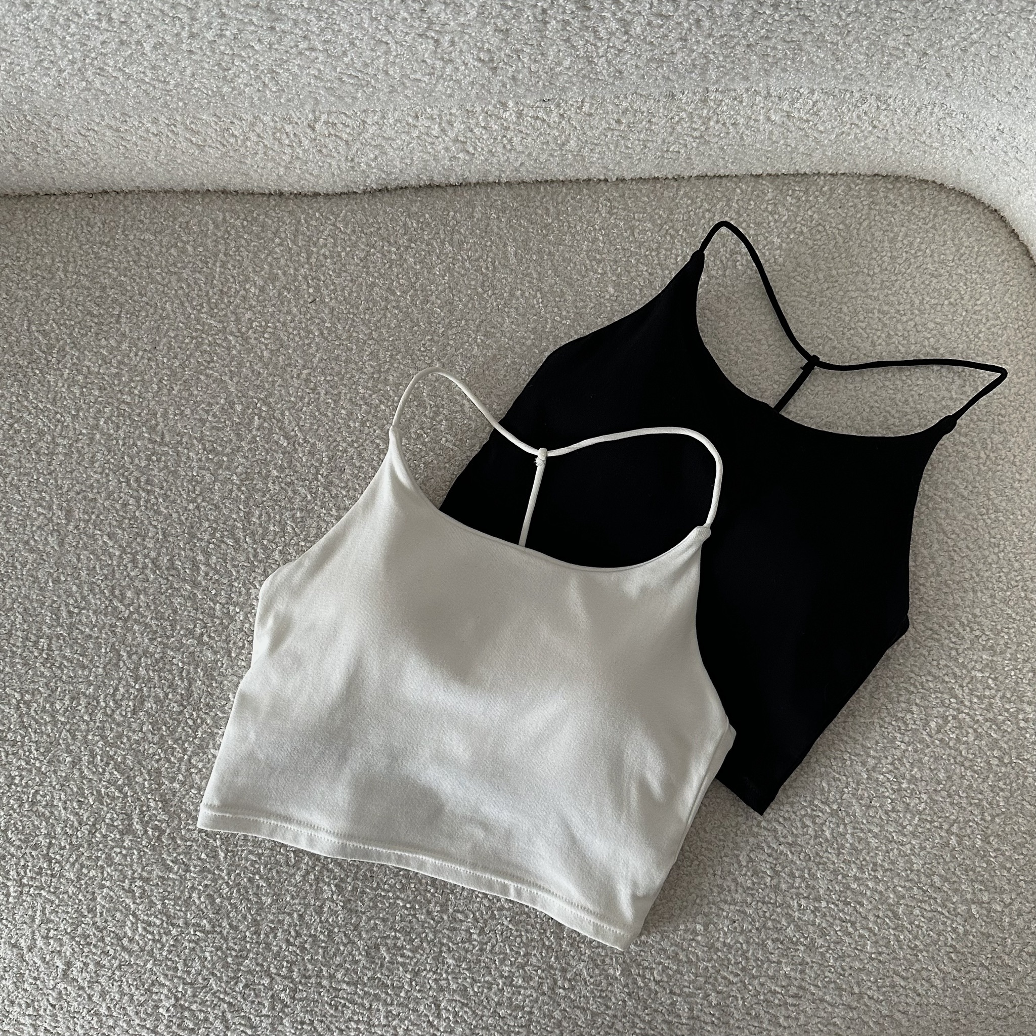 【 𝐂𝐇𝐔-𝐌𝐀𝐃𝐄 】升級款 削肩美背Bra Top (白不透!)